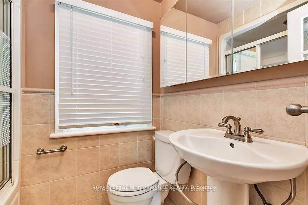 Photo 17 of 64 Starwood Road, Ottawa, Meadowlands/St. Claire Gardens — HOMEH