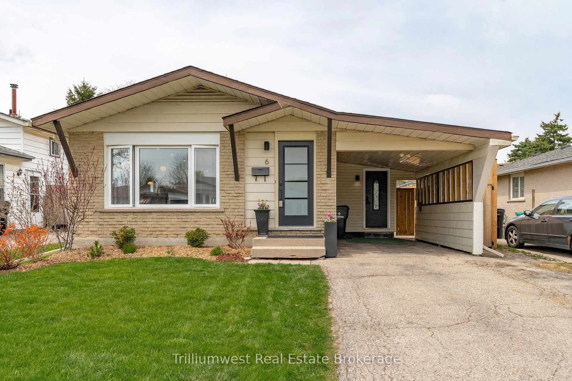 Photo 1 of 6 Broken Oak Crescent, Kitchener, Forest Heights — HOMEH