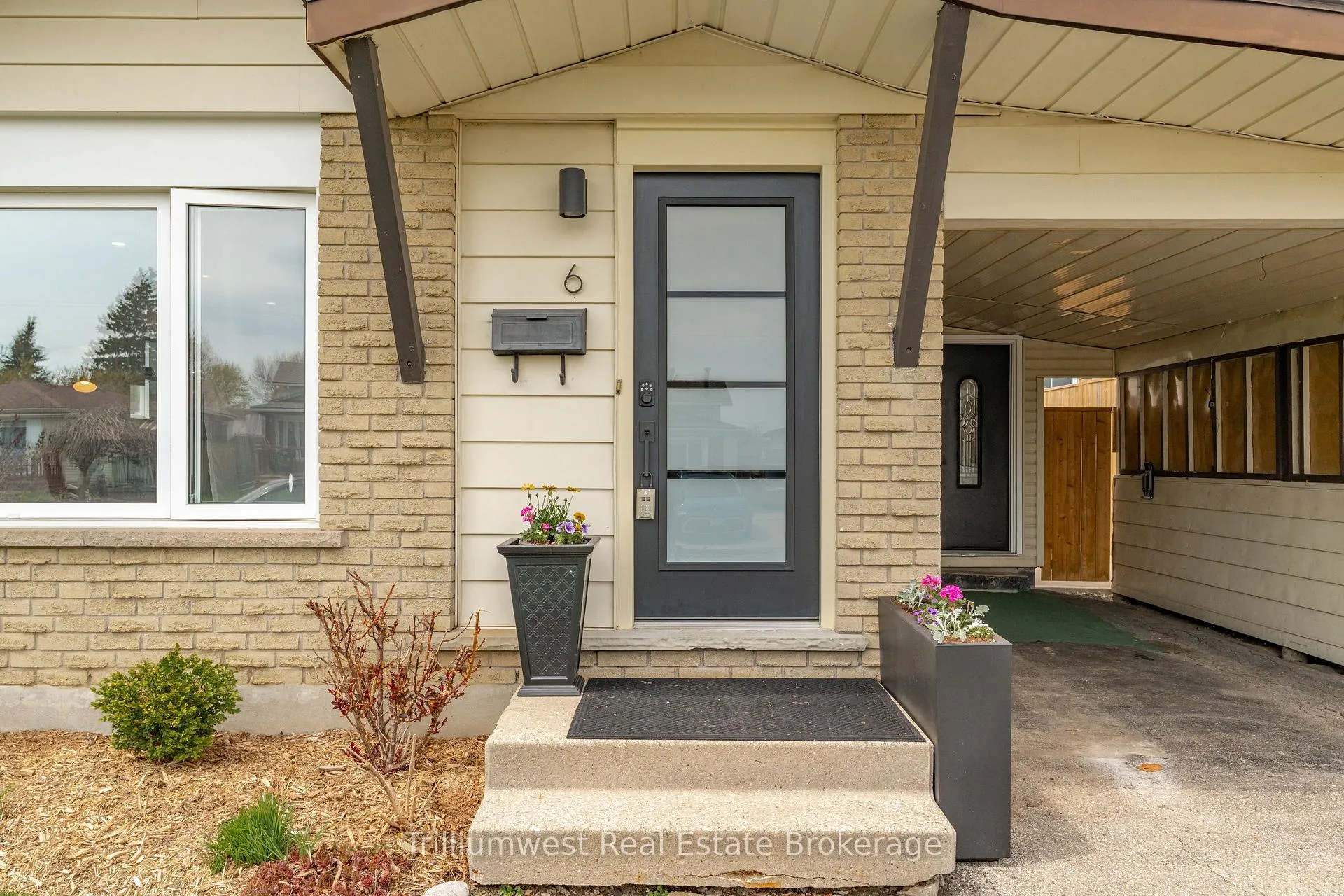 Photo 3 of 6 Broken Oak Crescent, Kitchener, Forest Heights — HOMEH