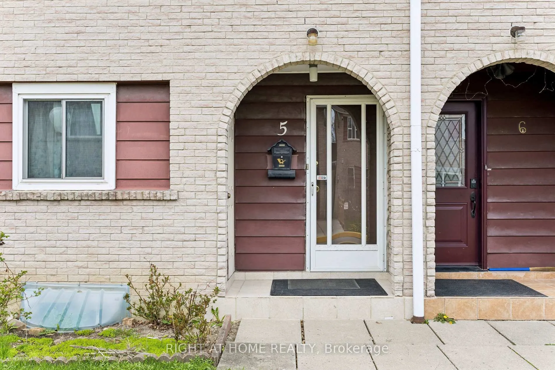Photo 2 of Unit 5, 2002 Martin Grove Road, Etobicoke, West Humber-Clairville — HOMEH