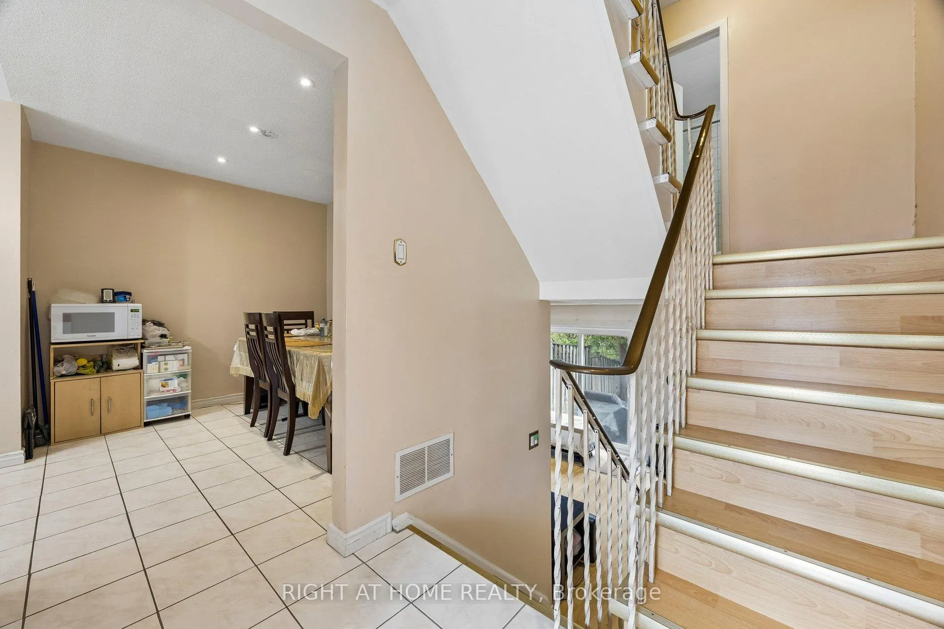 Photo 4 of Unit 5, 2002 Martin Grove Road, Etobicoke, West Humber-Clairville — HOMEH