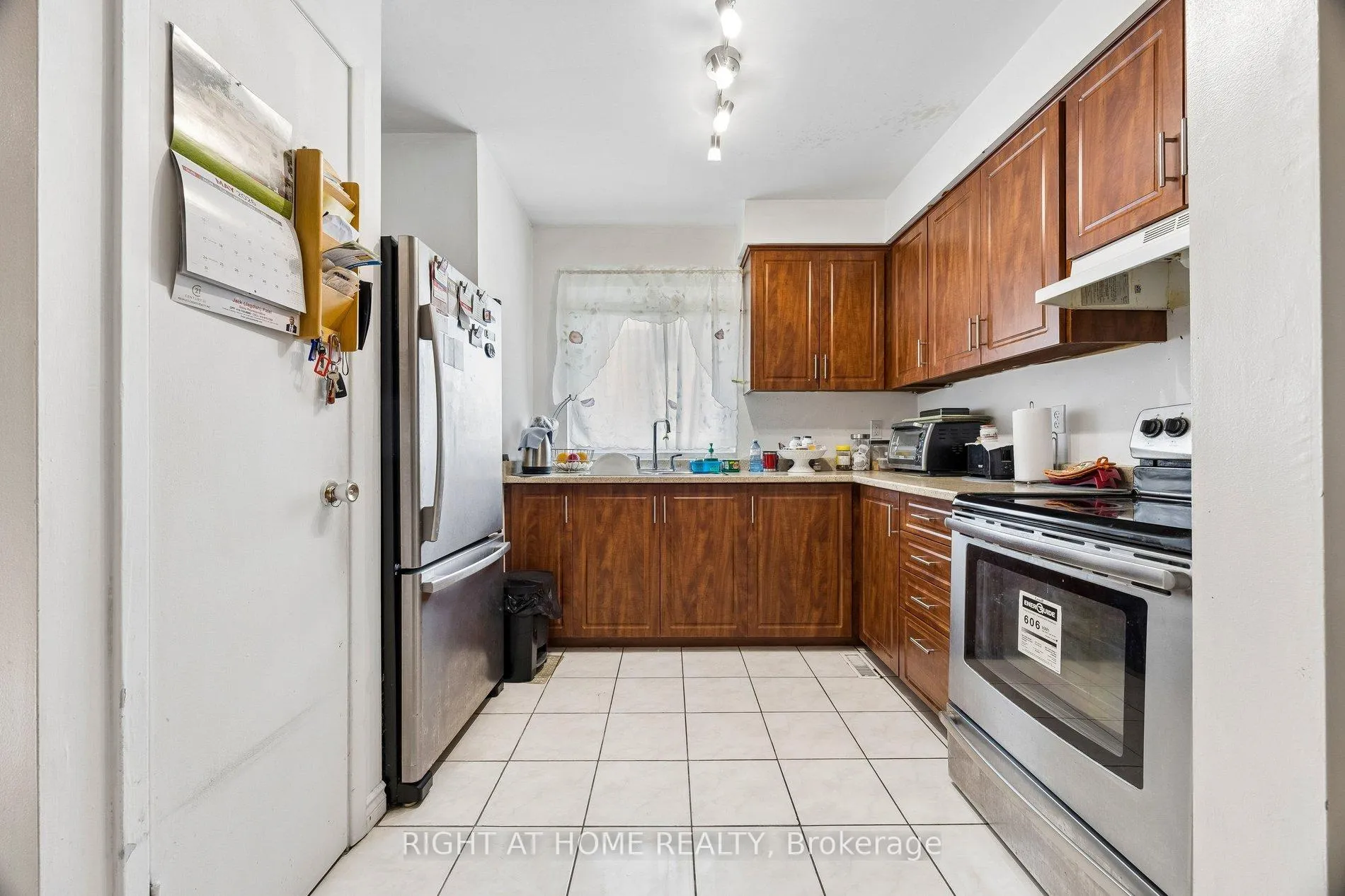 Photo 7 of Unit 5, 2002 Martin Grove Road, Etobicoke, West Humber-Clairville — HOMEH