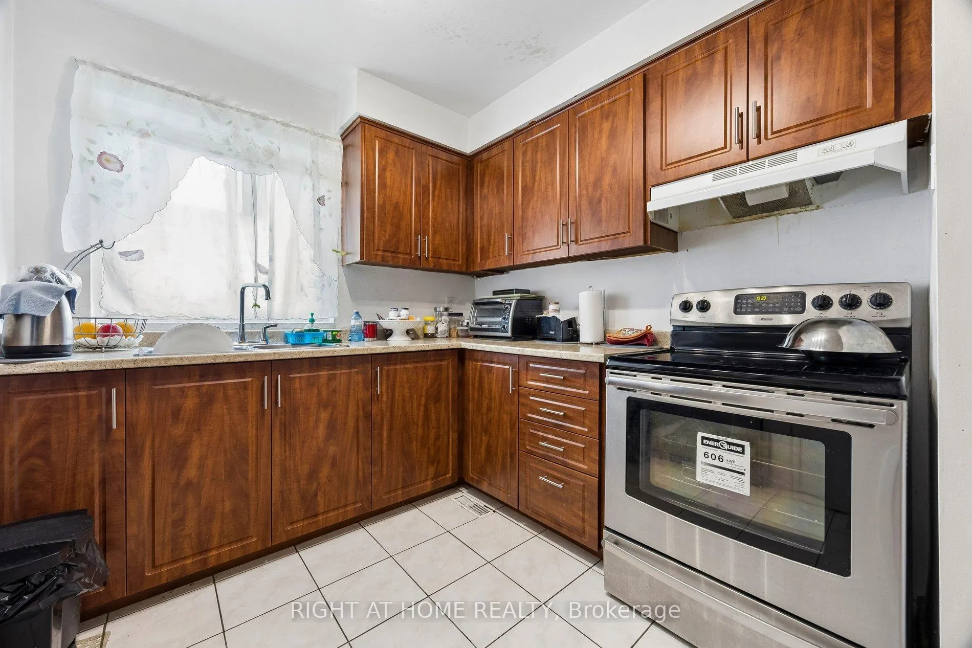 Photo 8 of Unit 5, 2002 Martin Grove Road, Etobicoke, West Humber-Clairville — HOMEH