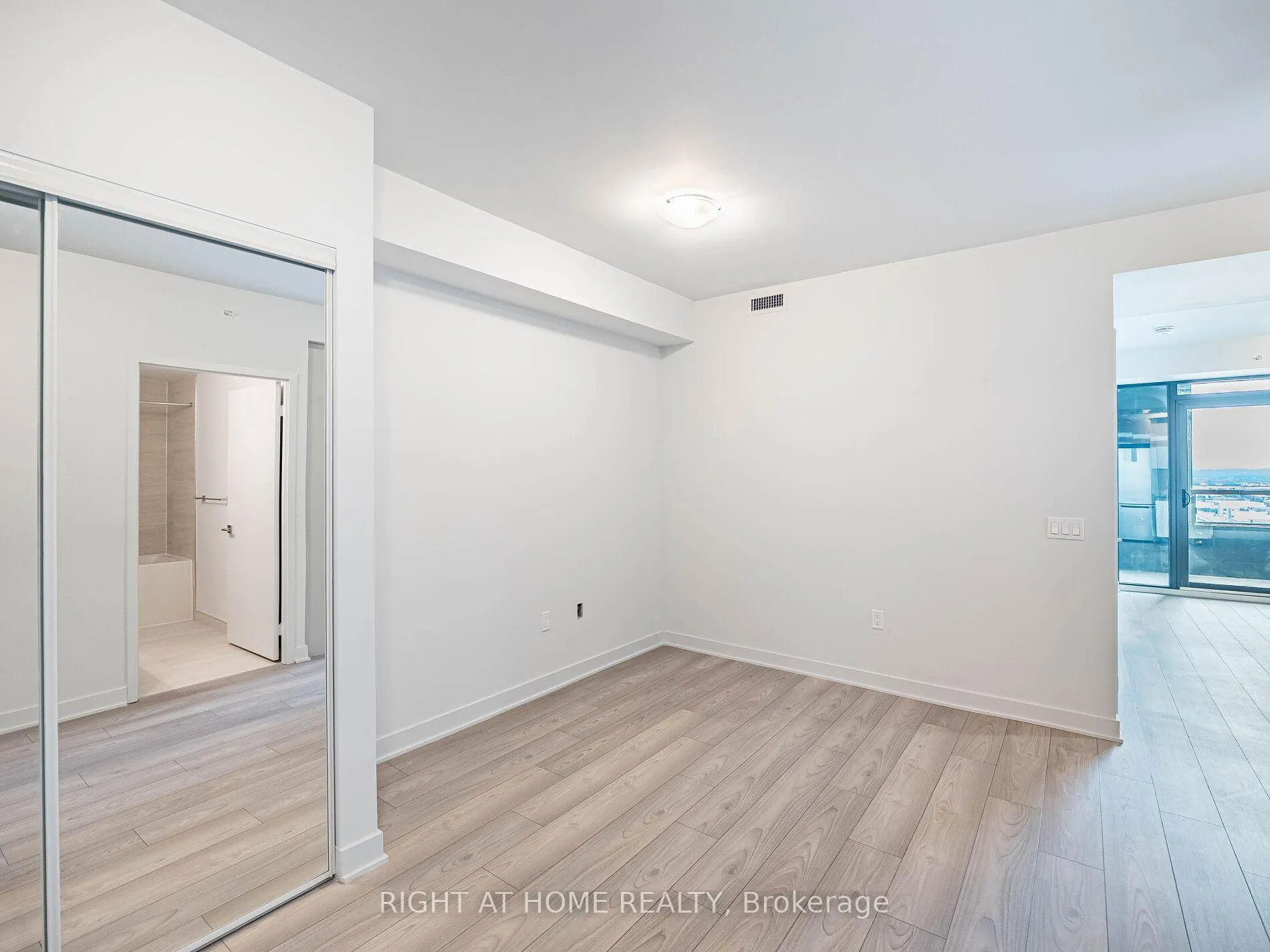 Photo 13 of Unit 3003, 2920 highway 7 Road, Vaughan, Vaughan Corporate Centre — HOMEH