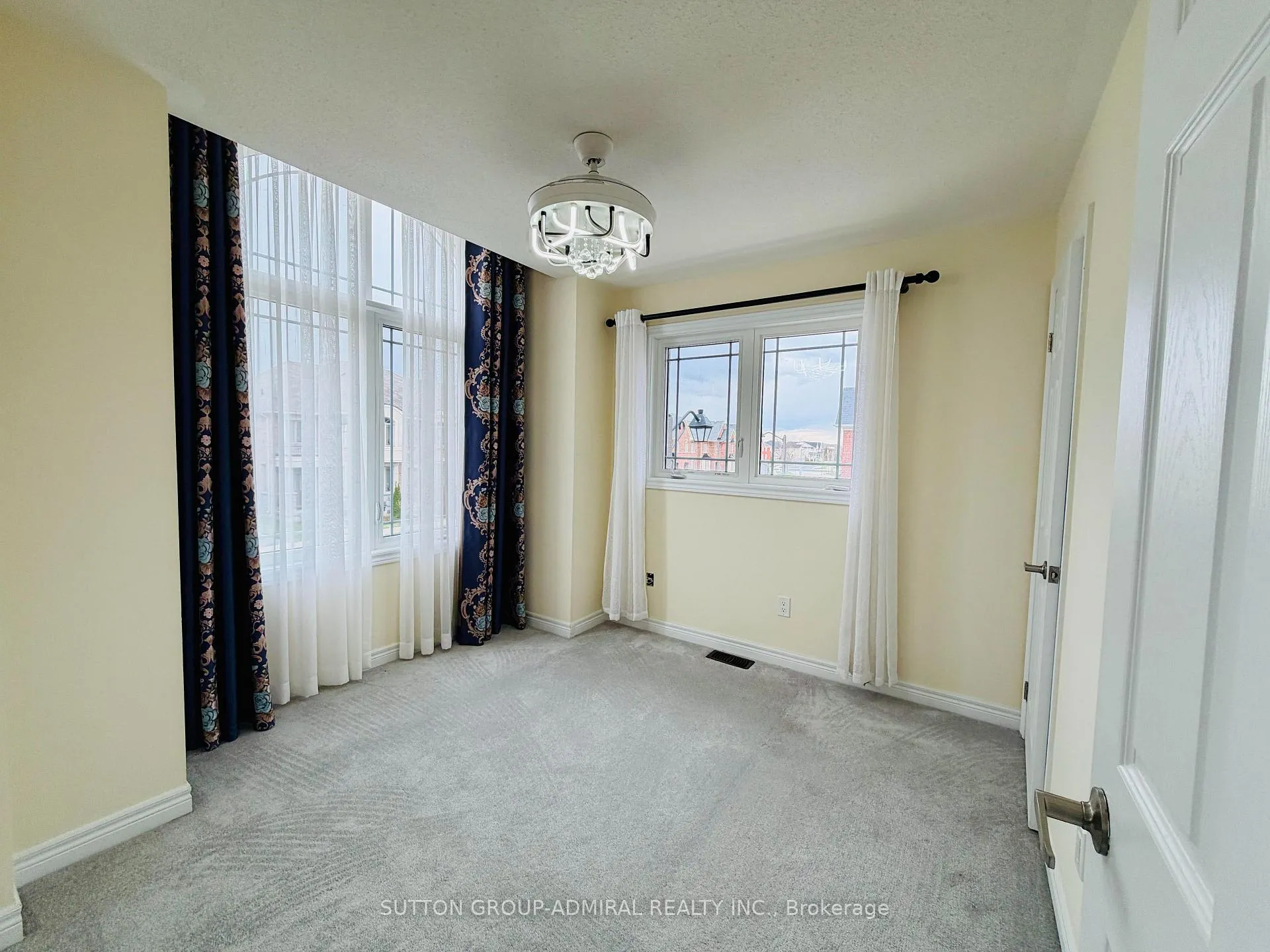Photo 8 of 1 Gordon Landon Drive, Markham, Cornell — HOMEH