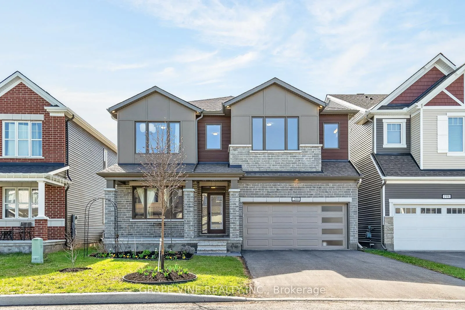 Photo 1 of 200 Yearling Circle, Ottawa, Goulbourn Twp From Franktown Rd/South To Rideau — HOMEH