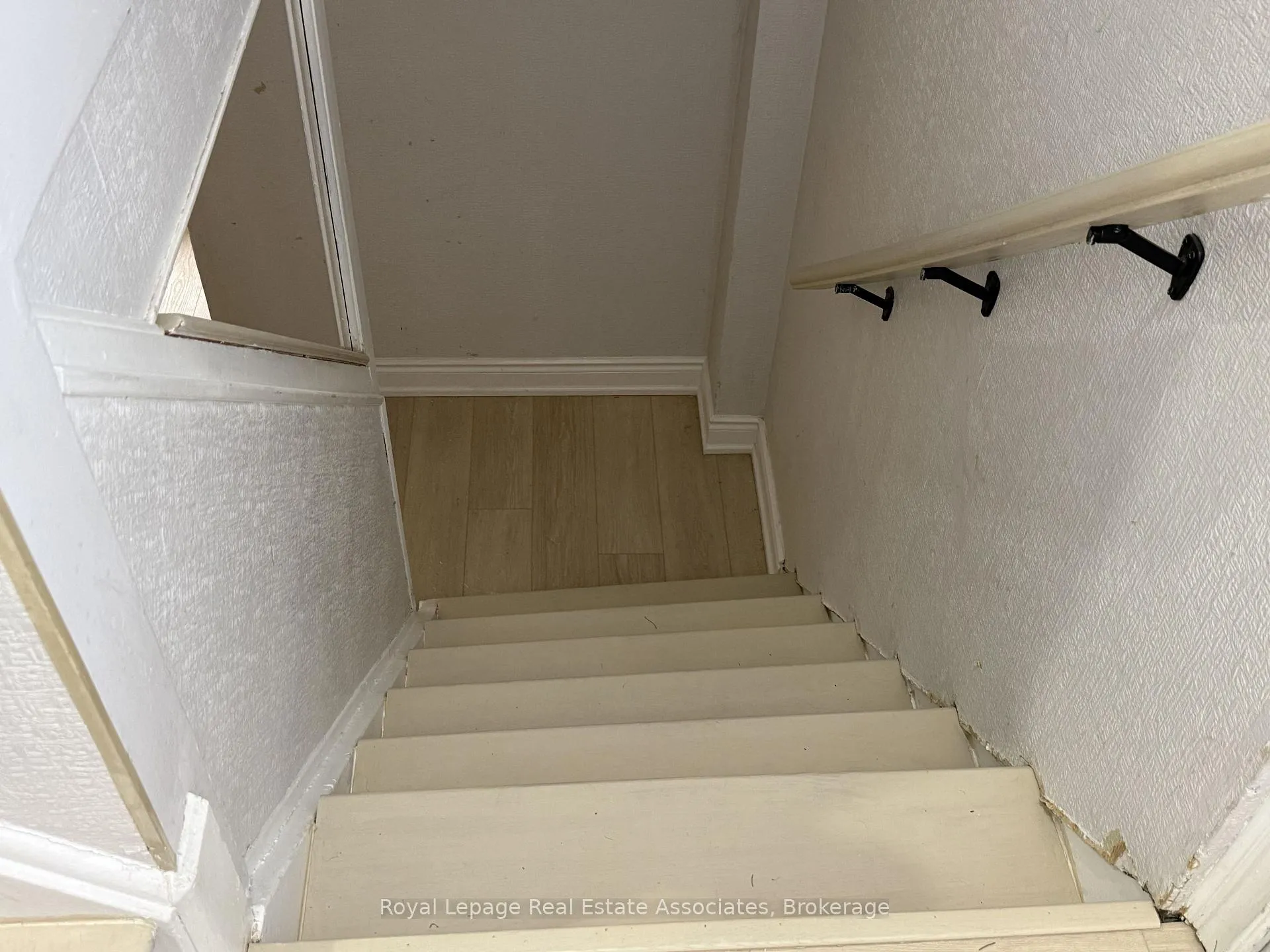 Photo 15 of Unit Lower, 60 Toby Crescent, Hamilton, Huntington — HOMEH