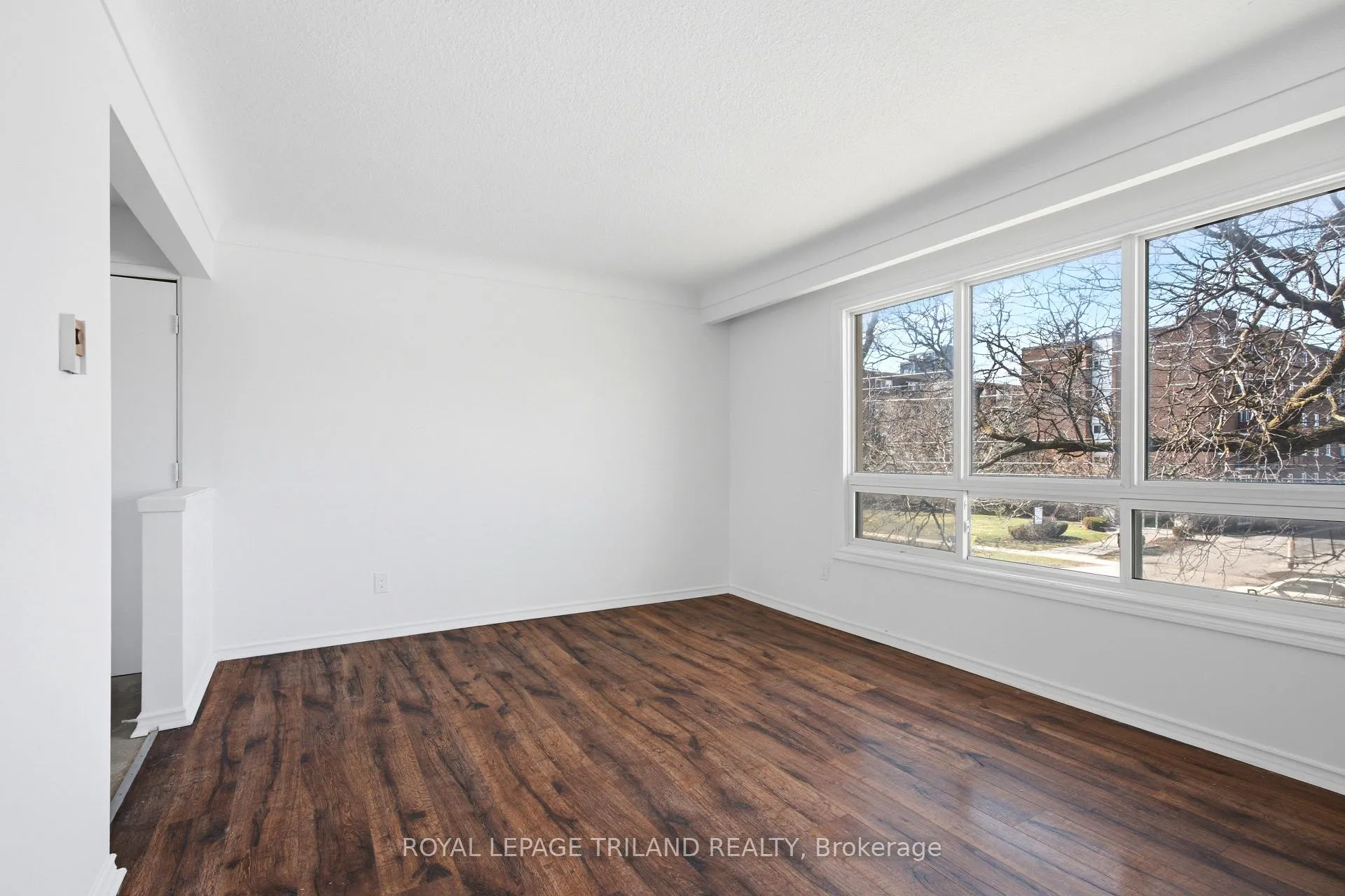 Photo 4 of Unit 6, 66 Willow Road, Guelph, Junction/Onward Willow — HOMEH