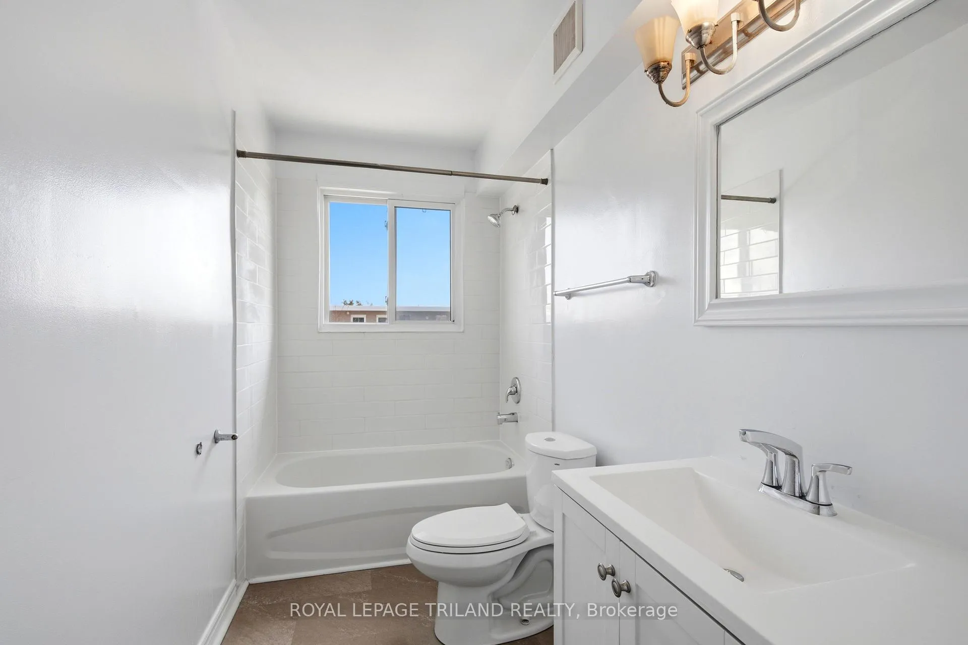 Photo 5 of Unit 6, 66 Willow Road, Guelph, Junction/Onward Willow — HOMEH