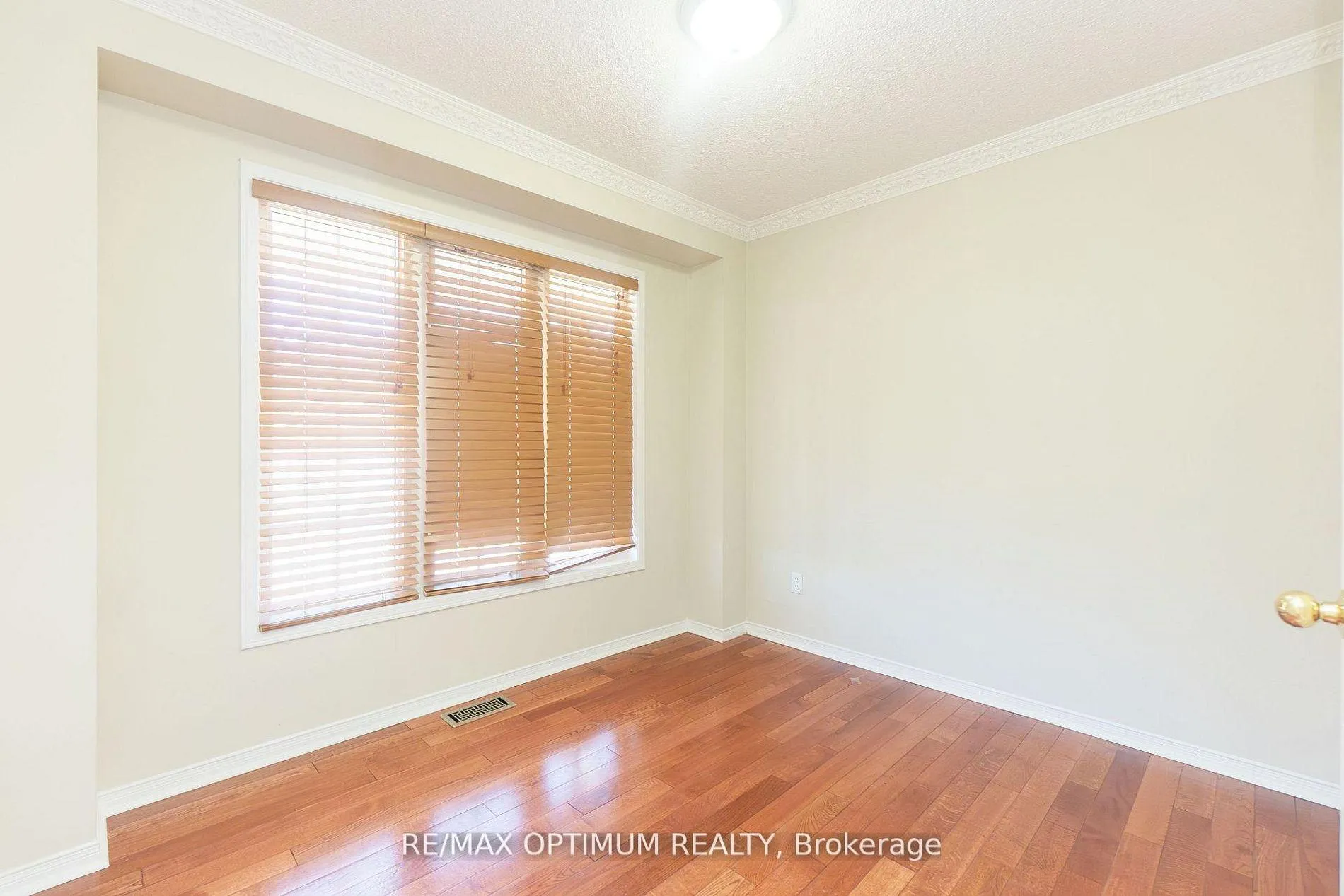 Photo 6 of 12 Humbolt Crescent, Brampton, Fletcher's Meadow — HOMEH