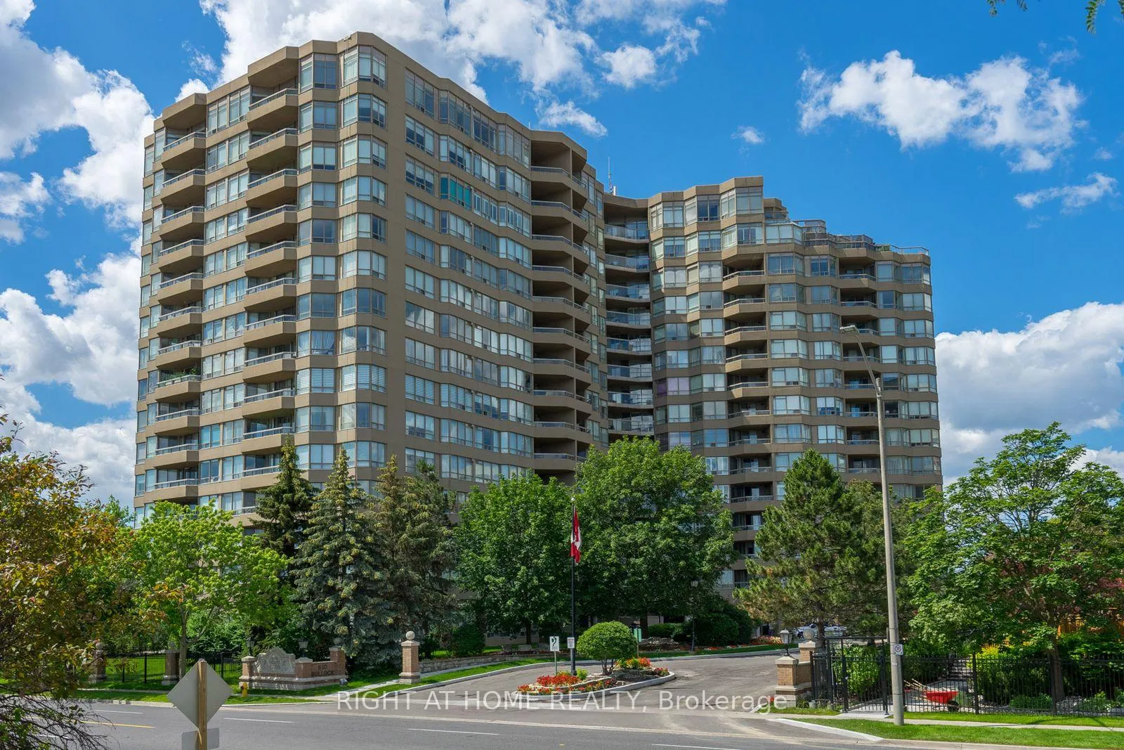 Photo 1 of Unit 1116, 610 Bullock Drive, Markham, Markville — HOMEH