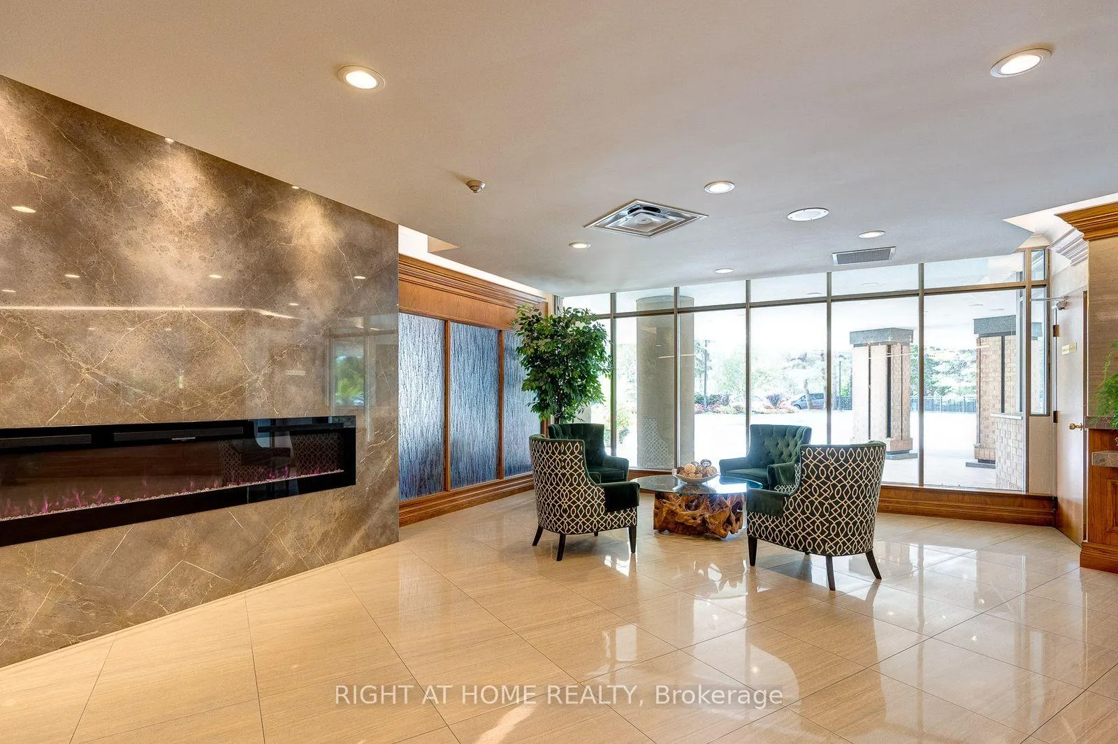 Photo 6 of Unit 1116, 610 Bullock Drive, Markham, Markville — HOMEH
