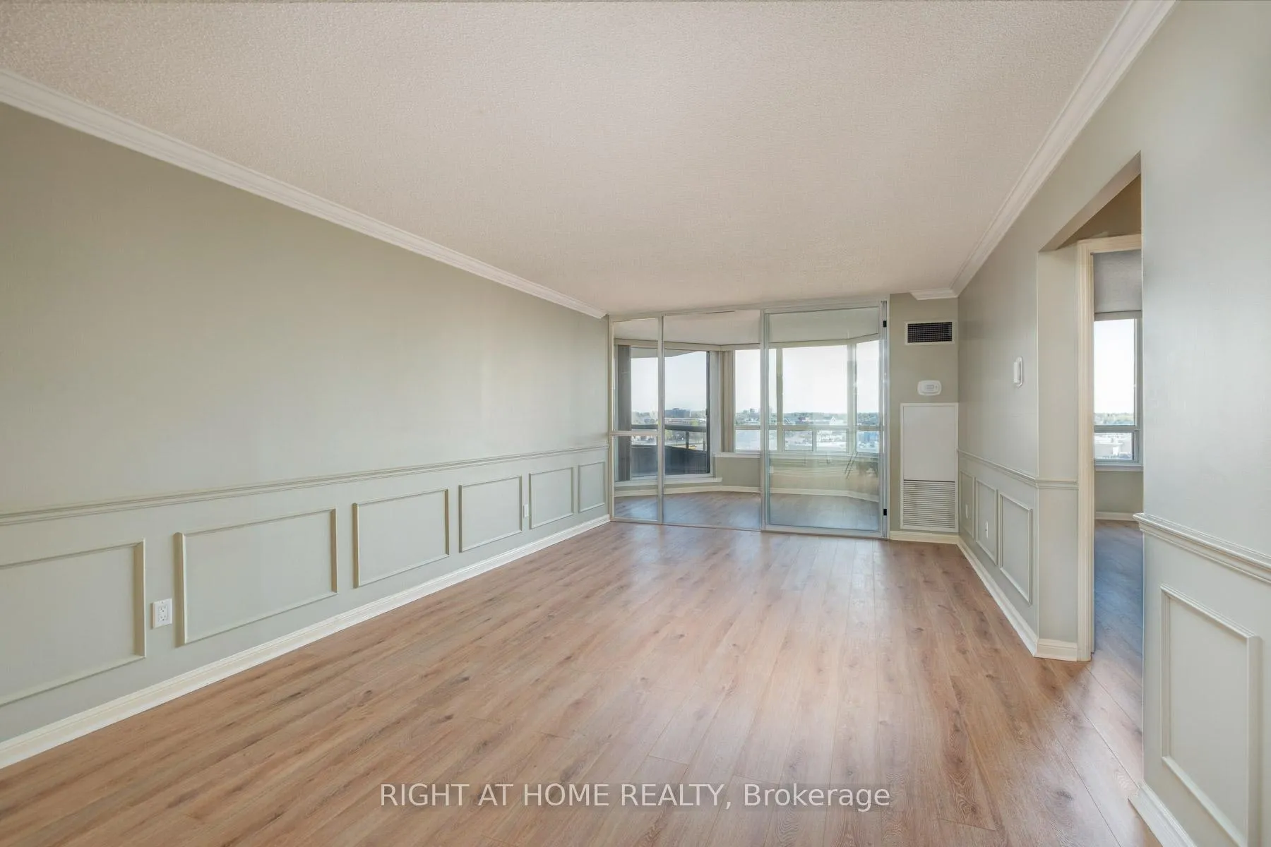 Photo 11 of Unit 1116, 610 Bullock Drive, Markham, Markville — HOMEH