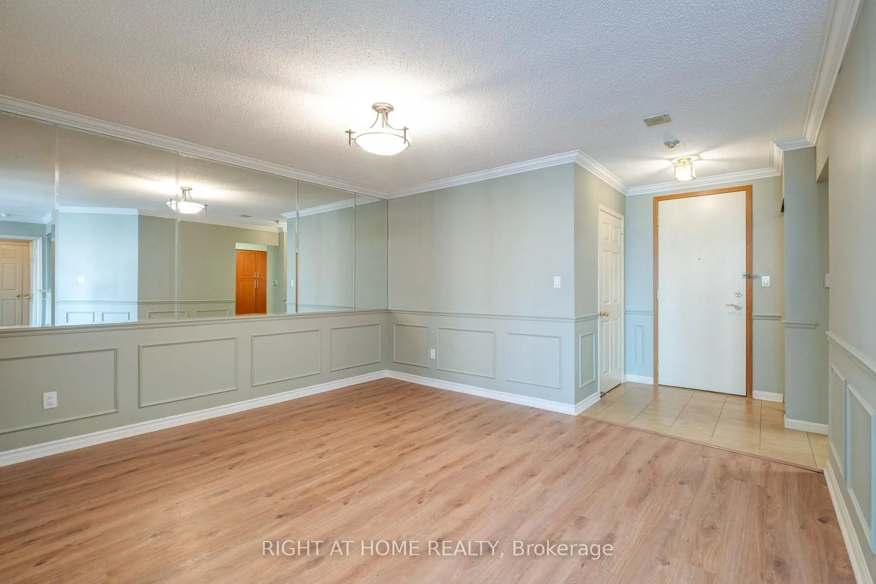 Photo 12 of Unit 1116, 610 Bullock Drive, Markham, Markville — HOMEH