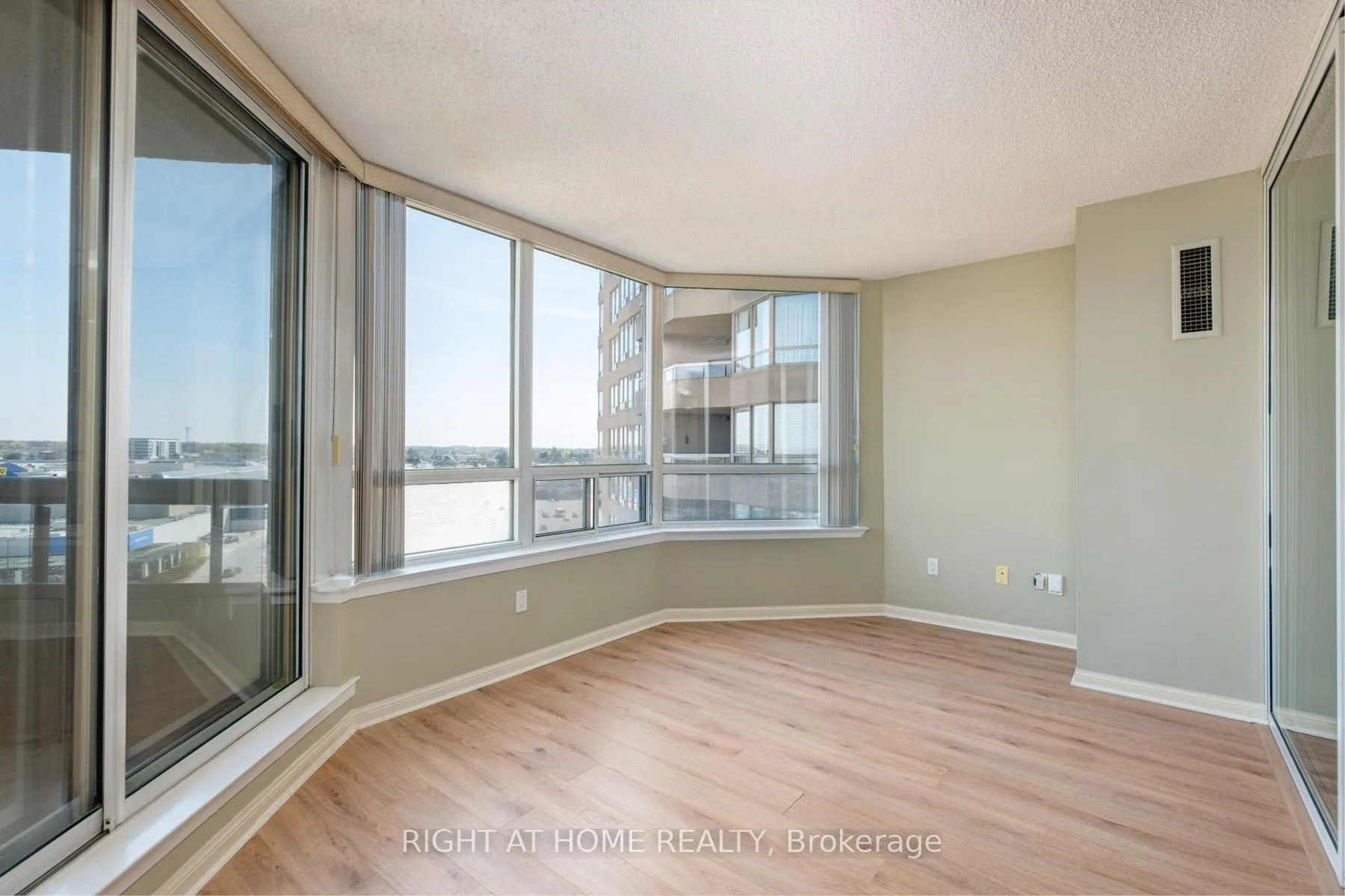 Photo 17 of Unit 1116, 610 Bullock Drive, Markham, Markville — HOMEH