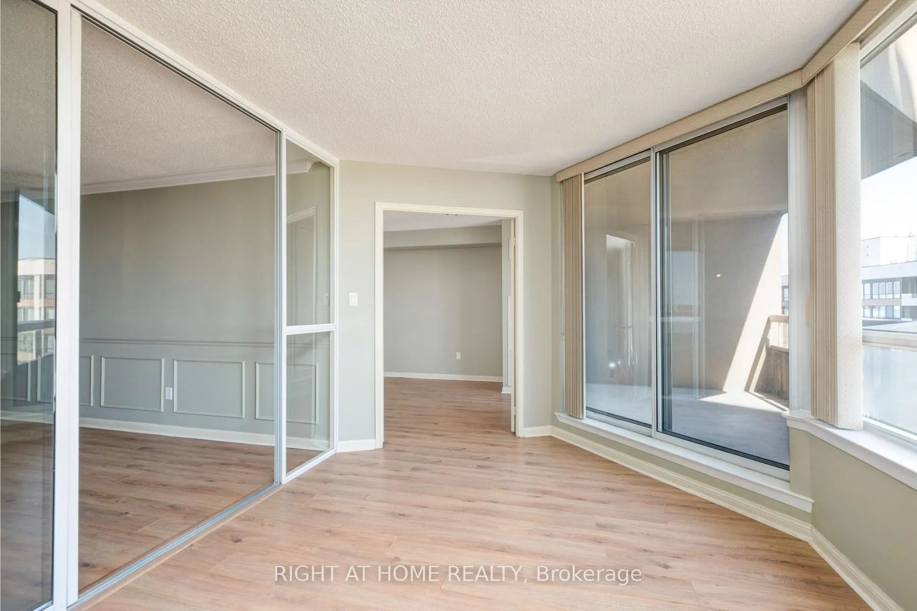 Photo 18 of Unit 1116, 610 Bullock Drive, Markham, Markville — HOMEH