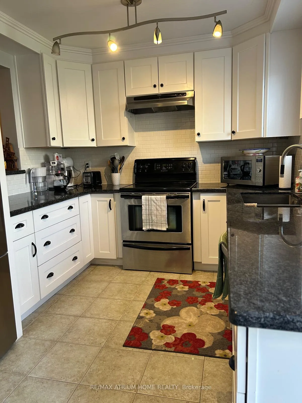Photo 3 of 42 Zokol Drive, Aurora, Bayview Northeast — HOMEH
