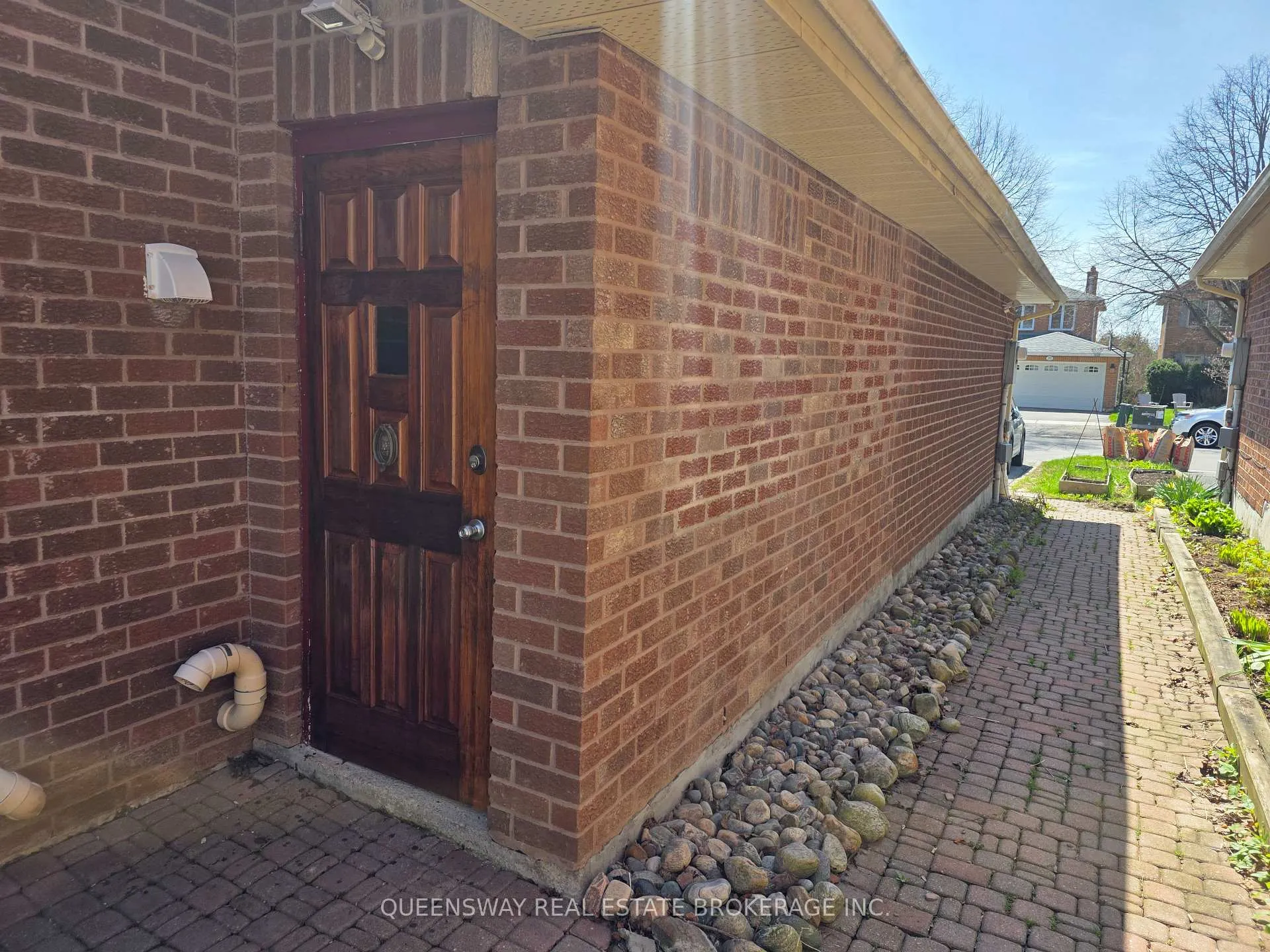 Photo 2 of Unit Lower Level / Basement, 36 April Gardens, Aurora, Aurora Heights — HOMEH
