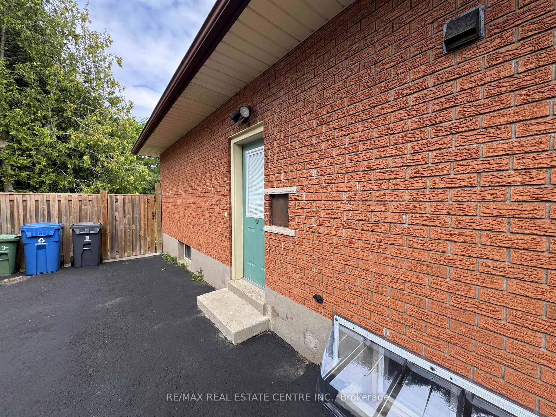 Photo 3 of Unit Basement, 456 Speedvale ( Basement ) Avenue E, Guelph, Riverside Park — HOMEH