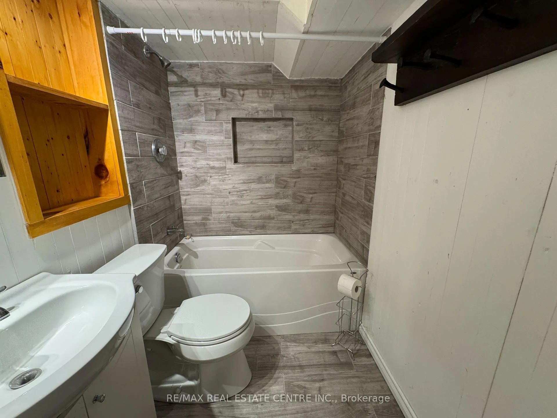 Photo 20 of Unit Basement, 456 Speedvale ( Basement ) Avenue E, Guelph, Riverside Park — HOMEH