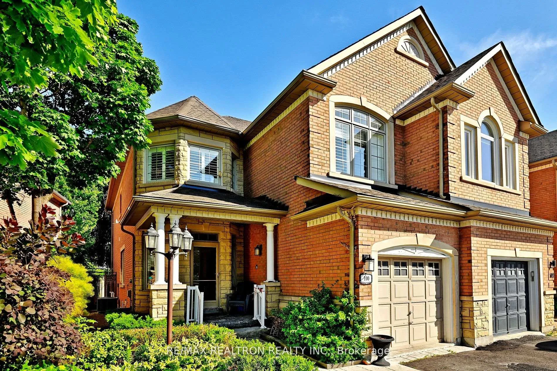 Photo 3 of 100 Kingsbridge Circle, Vaughan, Beverley Glen — HOMEH