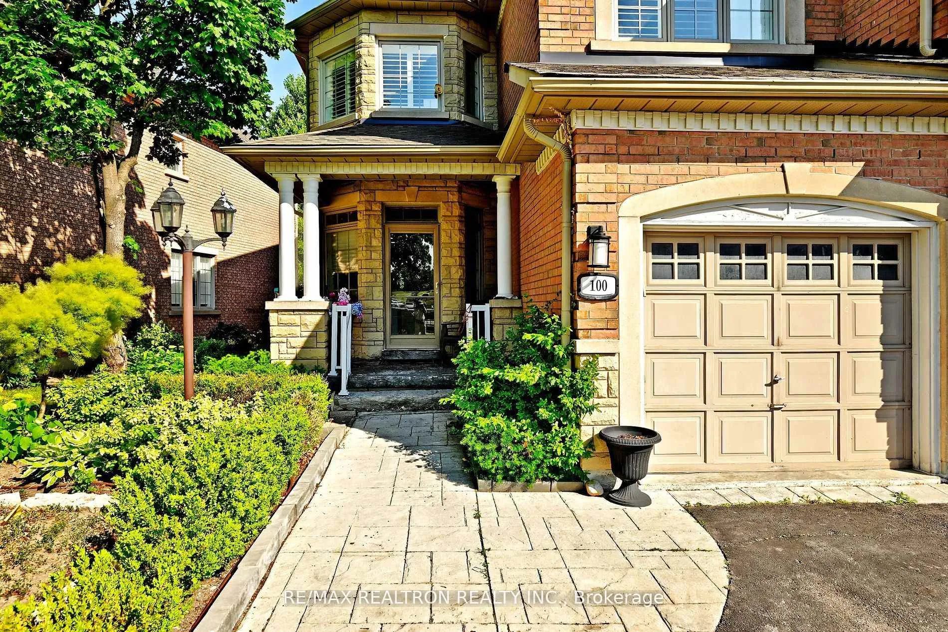 Photo 4 of 100 Kingsbridge Circle, Vaughan, Beverley Glen — HOMEH