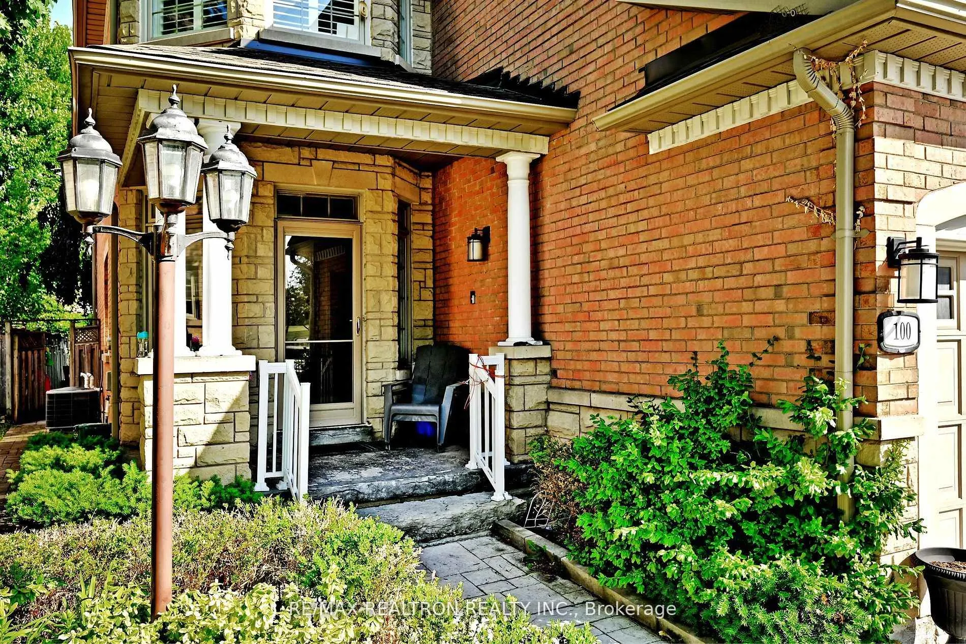 Photo 5 of 100 Kingsbridge Circle, Vaughan, Beverley Glen — HOMEH