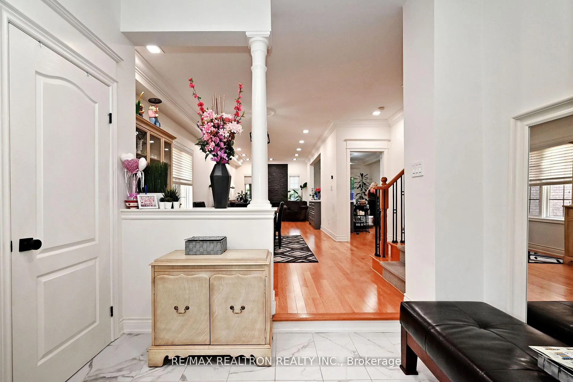 Photo 6 of 100 Kingsbridge Circle, Vaughan, Beverley Glen — HOMEH