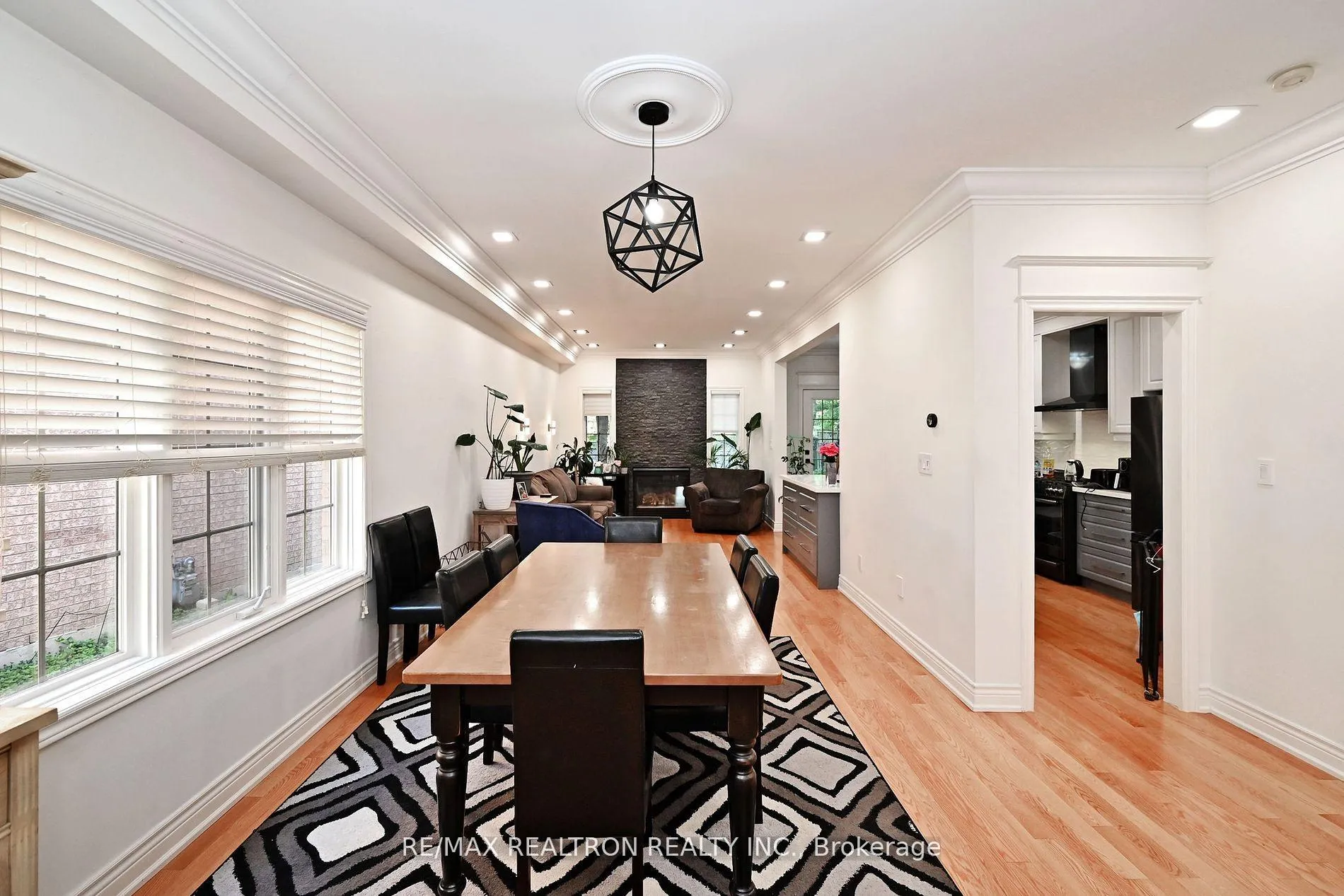 Photo 9 of 100 Kingsbridge Circle, Vaughan, Beverley Glen — HOMEH