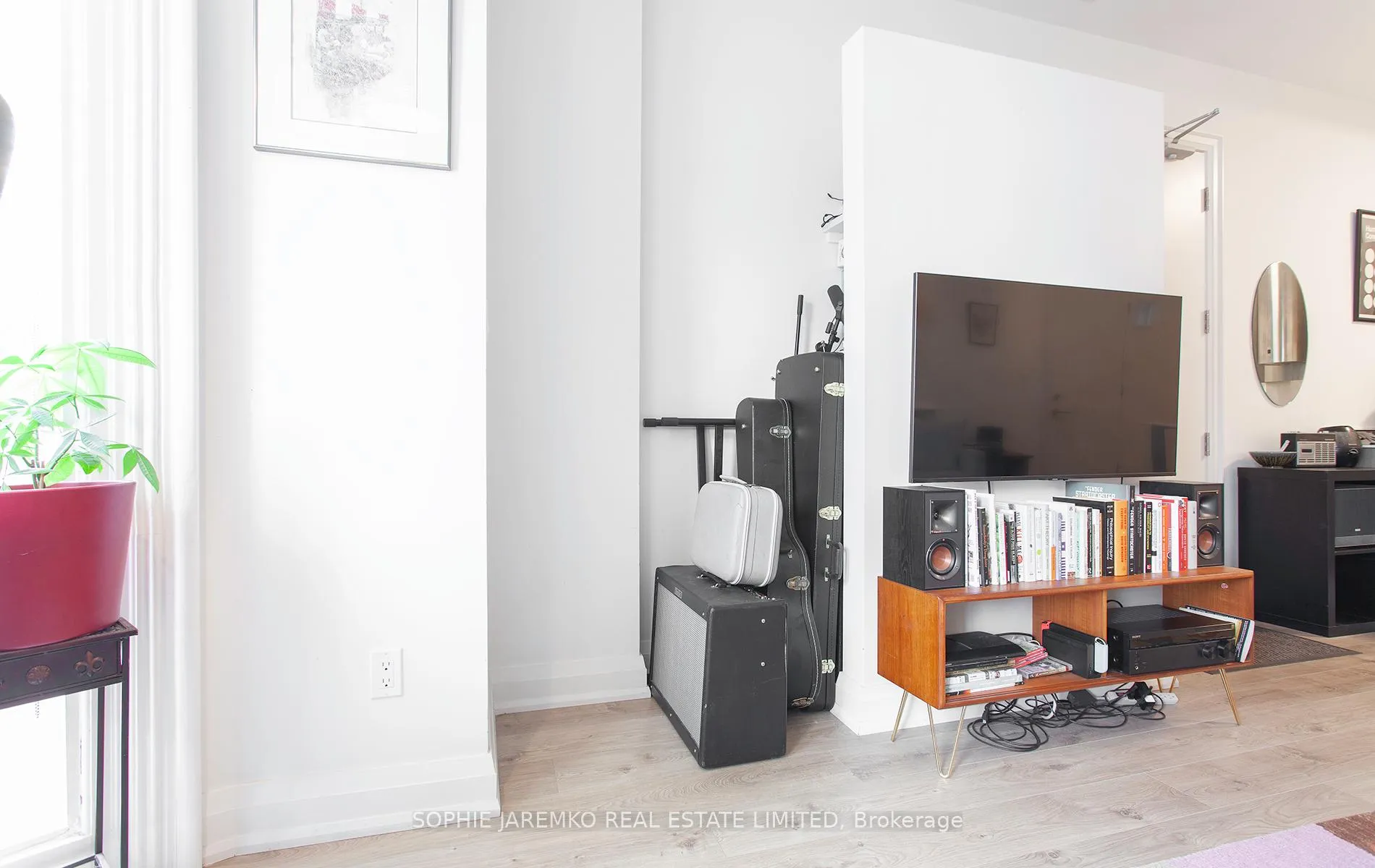 Photo 6 of Unit 1, 165 Carlton Street, Toronto, Cabbagetown-South St. James Town — HOMEH