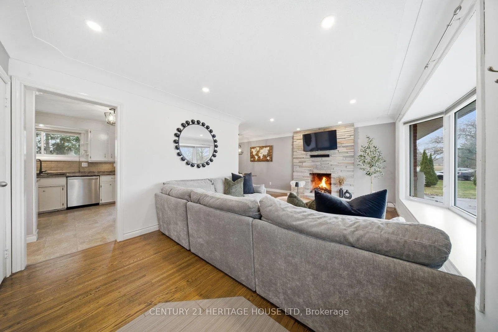 Photo 4 of 12 Stewart Drive, Brant, Burford — HOMEH