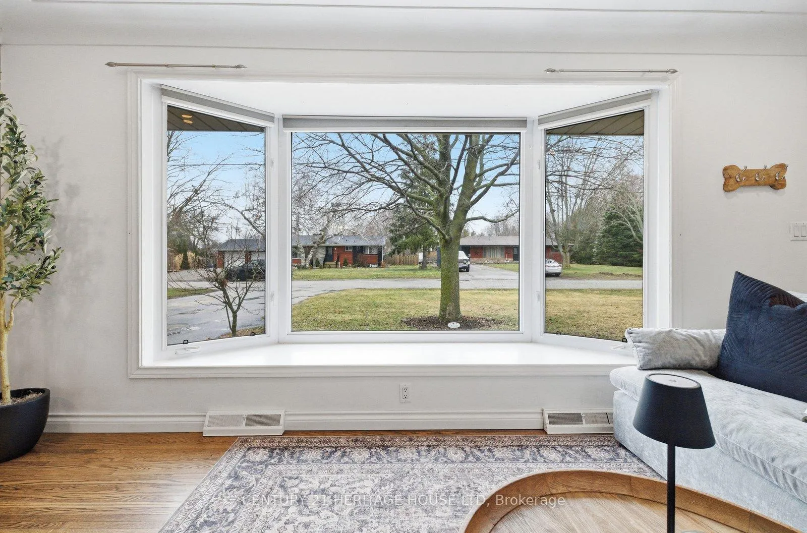 Photo 6 of 12 Stewart Drive, Brant, Burford — HOMEH