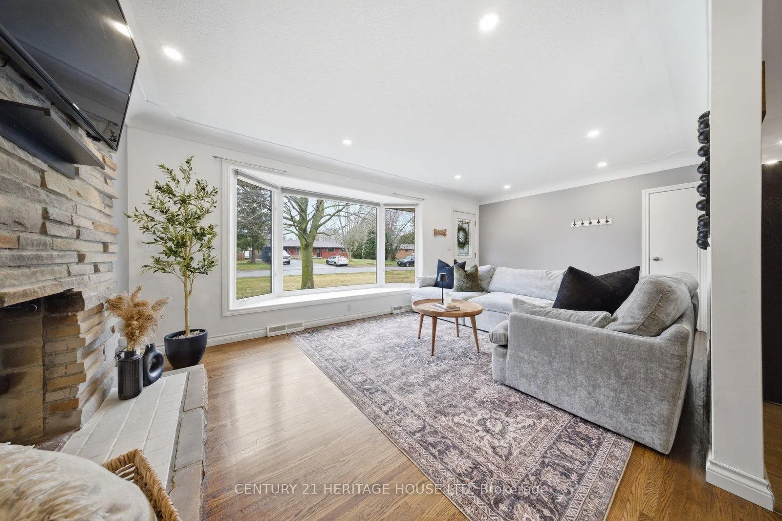 Photo 7 of 12 Stewart Drive, Brant, Burford — HOMEH