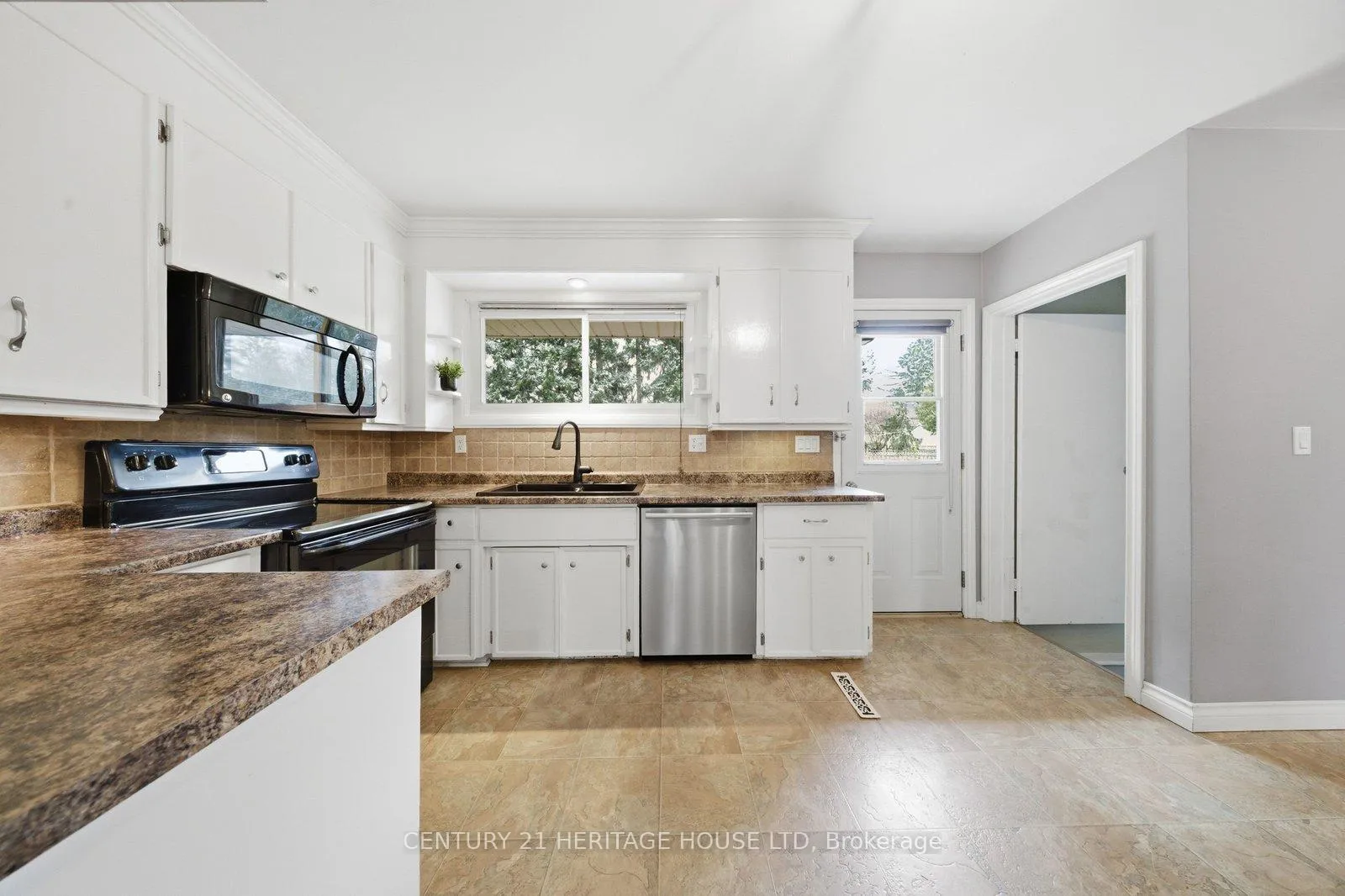 Photo 15 of 12 Stewart Drive, Brant, Burford — HOMEH