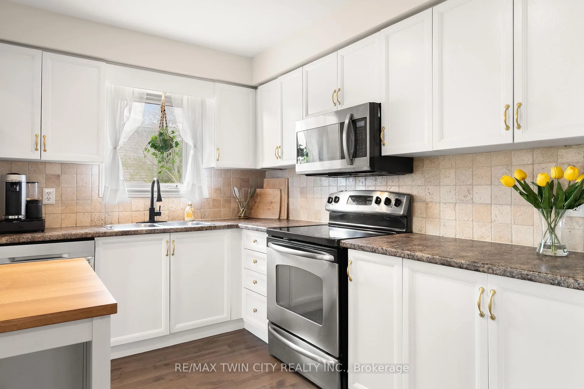 Photo 16 of 172 General Drive, Kitchener — HOMEH