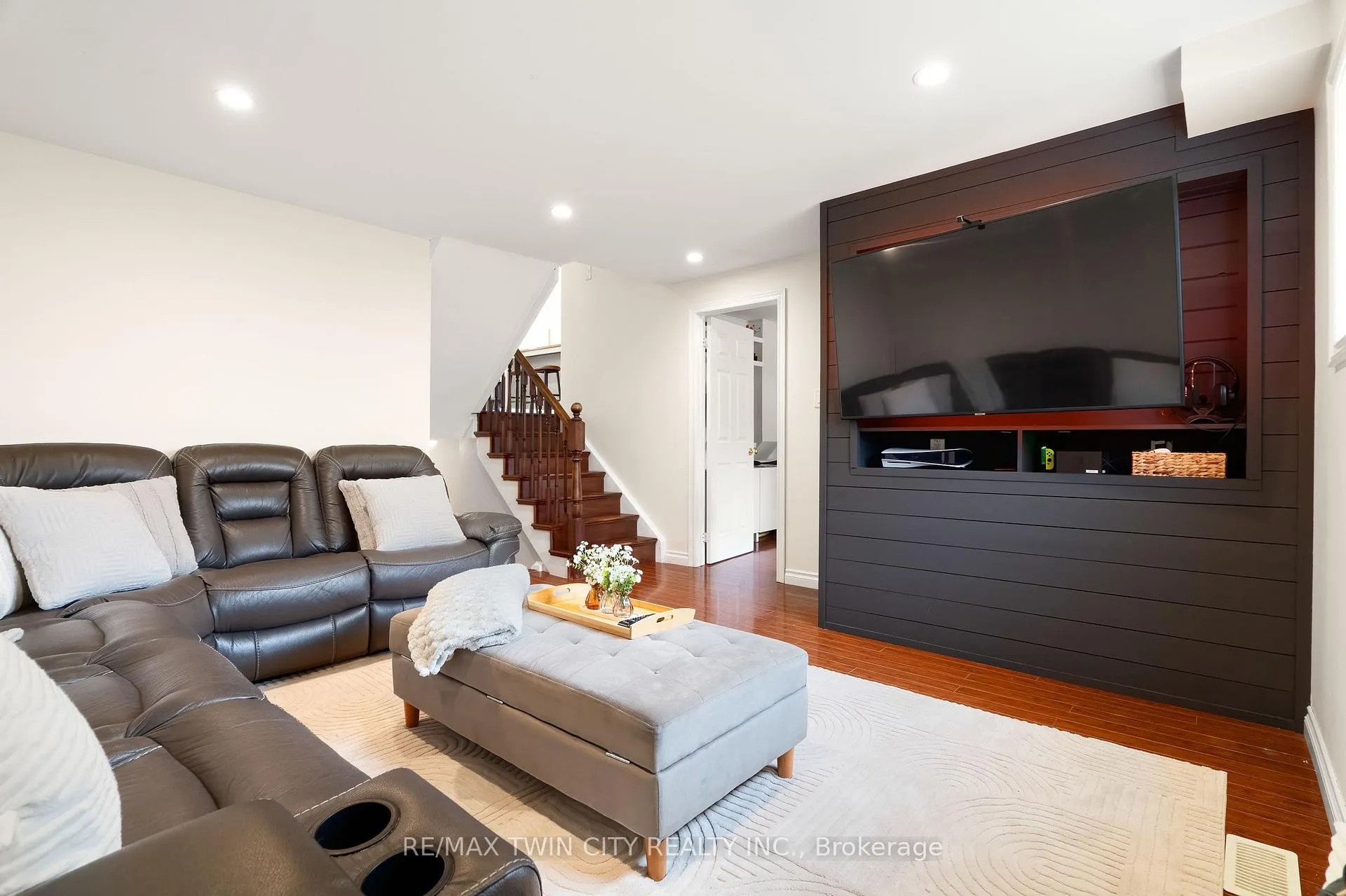 Photo 28 of 172 General Drive, Kitchener — HOMEH