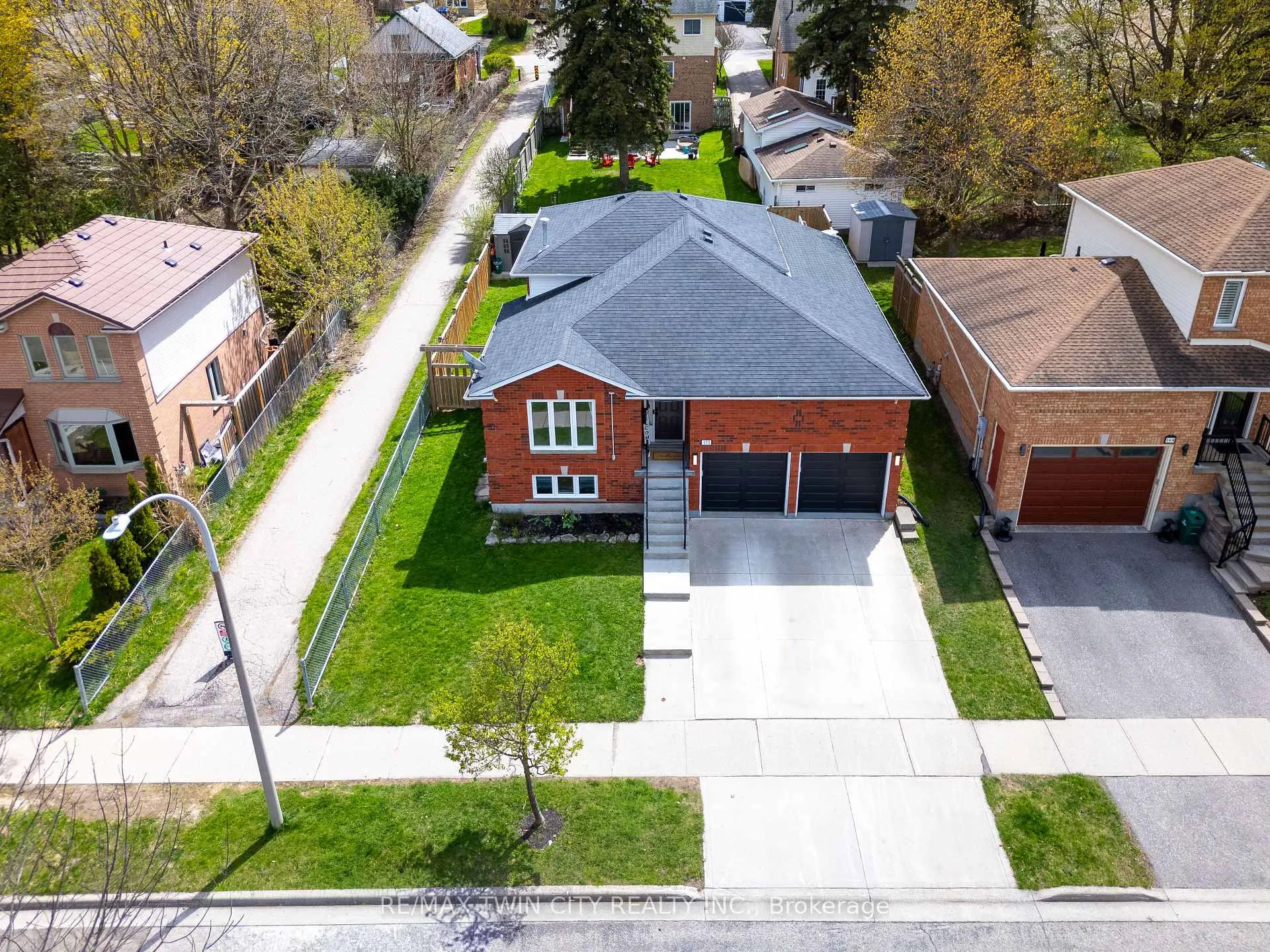 Photo 48 of 172 General Drive, Kitchener — HOMEH