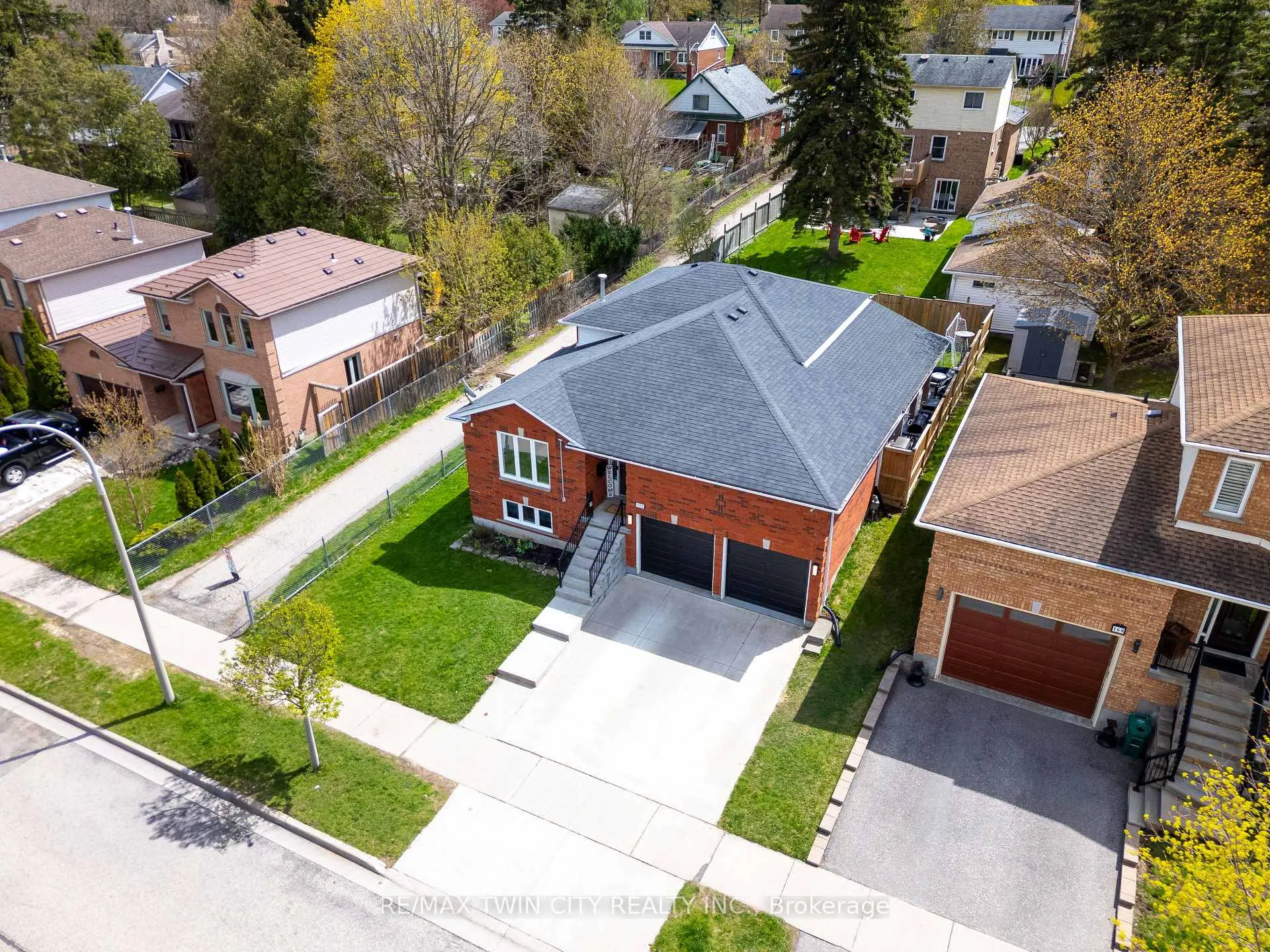Photo 49 of 172 General Drive, Kitchener — HOMEH