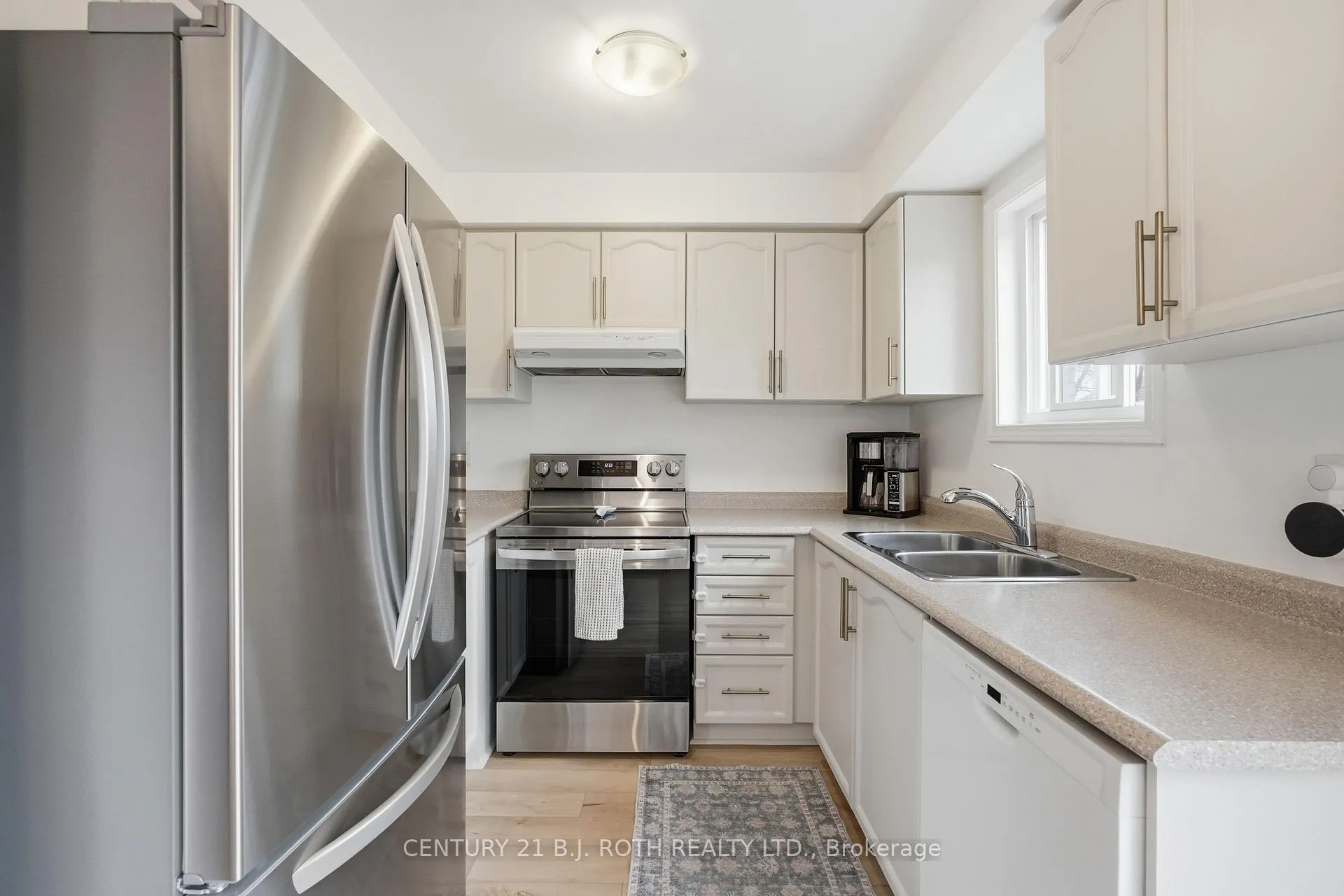Photo 5 of 387 Ferndale Drive S, Barrie, Ardagh — HOMEH