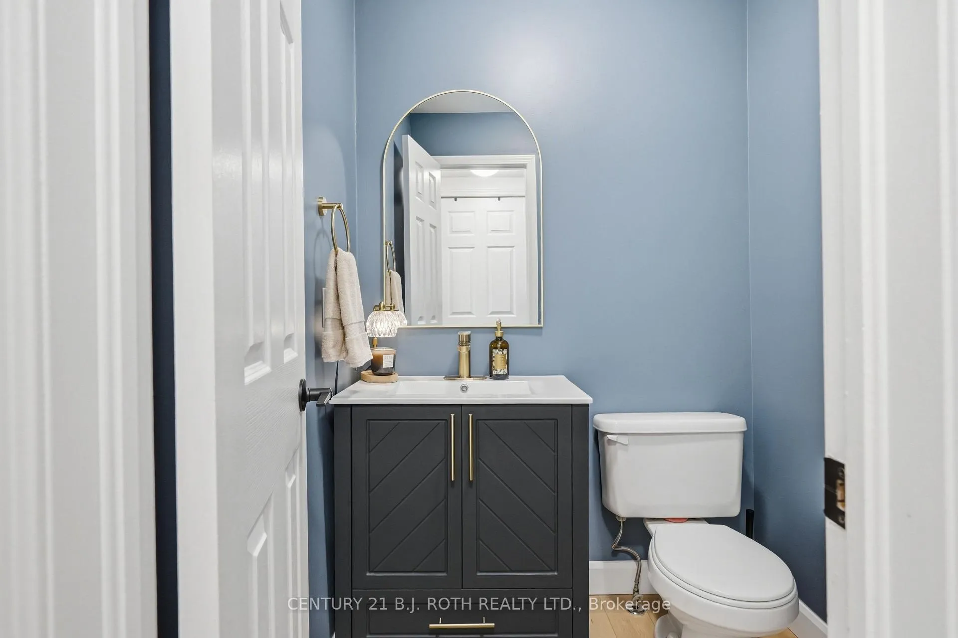 Photo 8 of 387 Ferndale Drive S, Barrie, Ardagh — HOMEH
