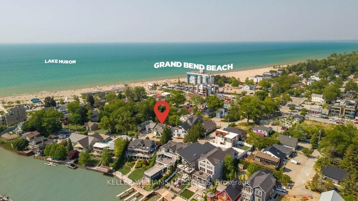 Photo 3 of 40 Lakeside Circle, Lambton Shores, Grand Bend — HOMEH
