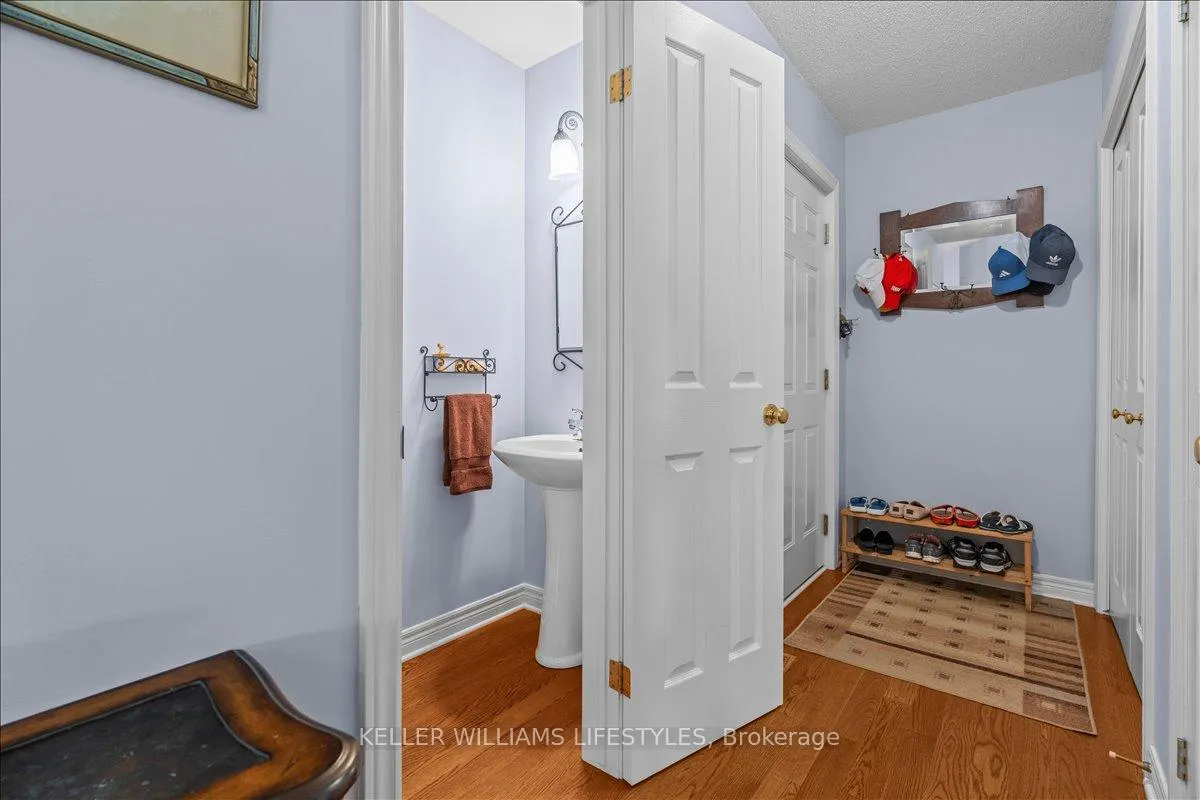 Photo 23 of 40 Lakeside Circle, Lambton Shores, Grand Bend — HOMEH