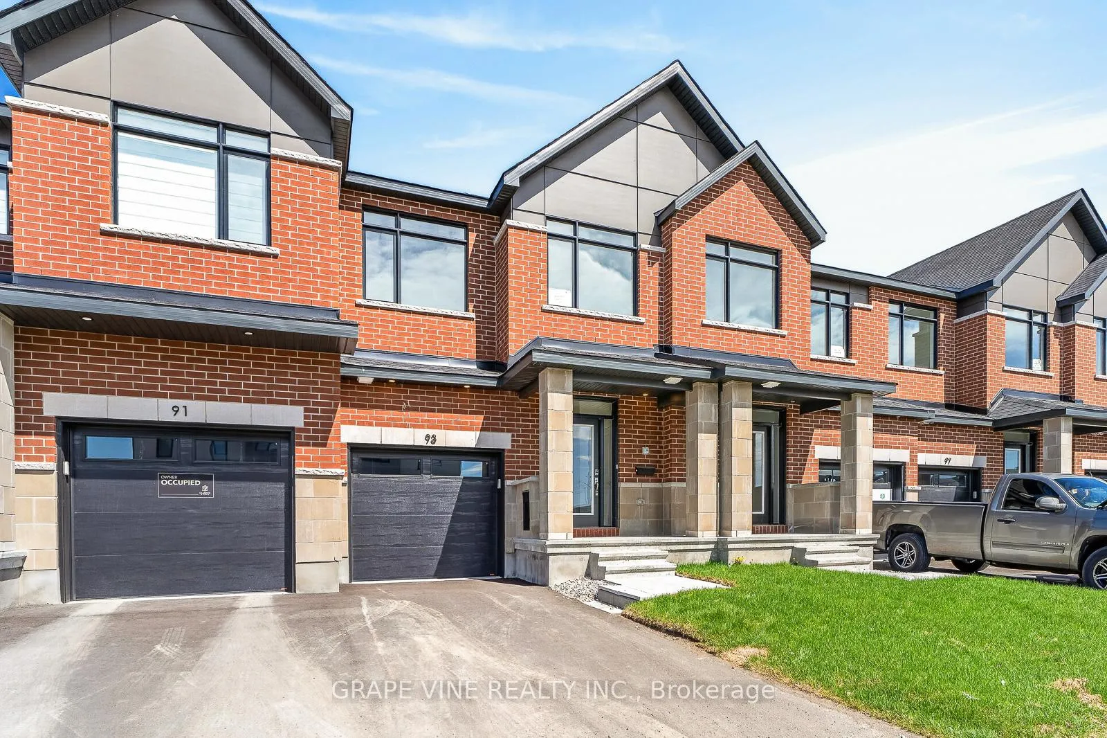 Photo 3 of 93 San Felice Circle, Ottawa, Kanata - Emerald Meadows/Trailwest — HOMEH