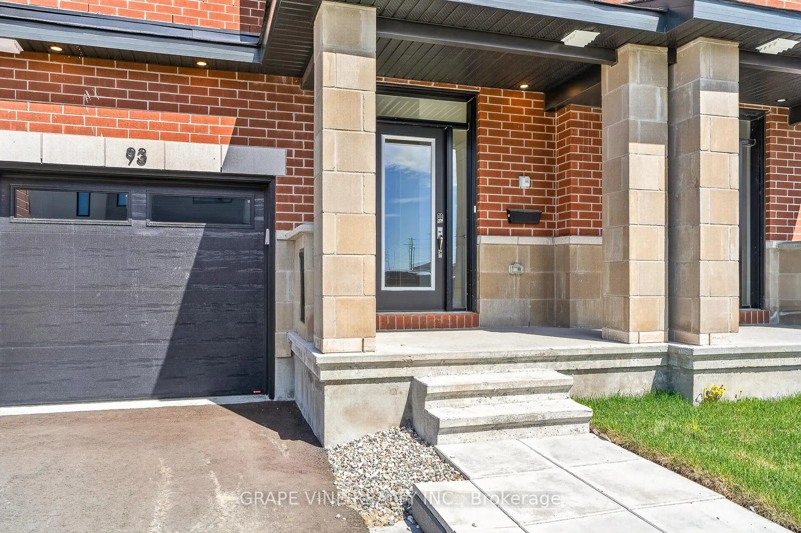 Photo 4 of 93 San Felice Circle, Ottawa, Kanata - Emerald Meadows/Trailwest — HOMEH