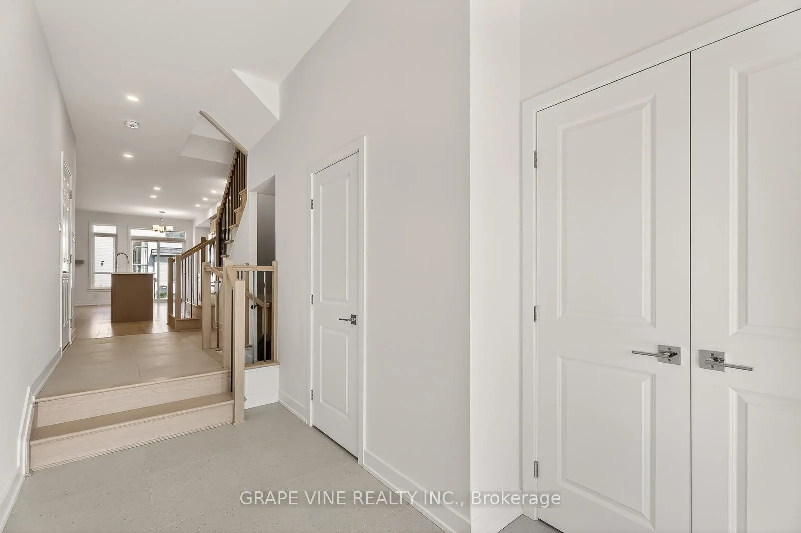 Photo 6 of 93 San Felice Circle, Ottawa, Kanata - Emerald Meadows/Trailwest — HOMEH