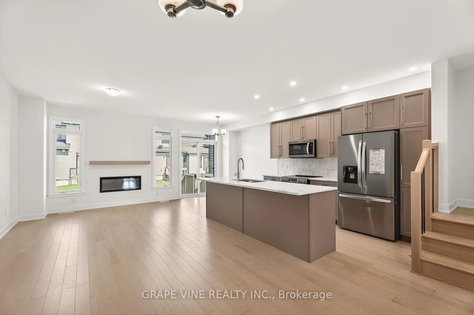 Photo 8 of 93 San Felice Circle, Ottawa, Kanata - Emerald Meadows/Trailwest — HOMEH
