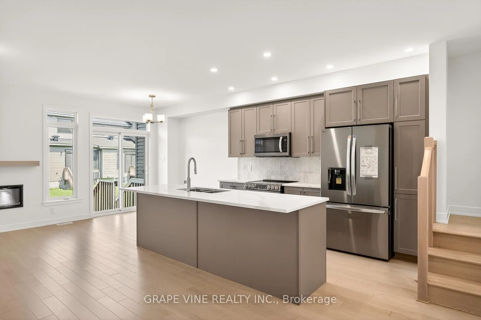 Photo 9 of 93 San Felice Circle, Ottawa, Kanata - Emerald Meadows/Trailwest — HOMEH