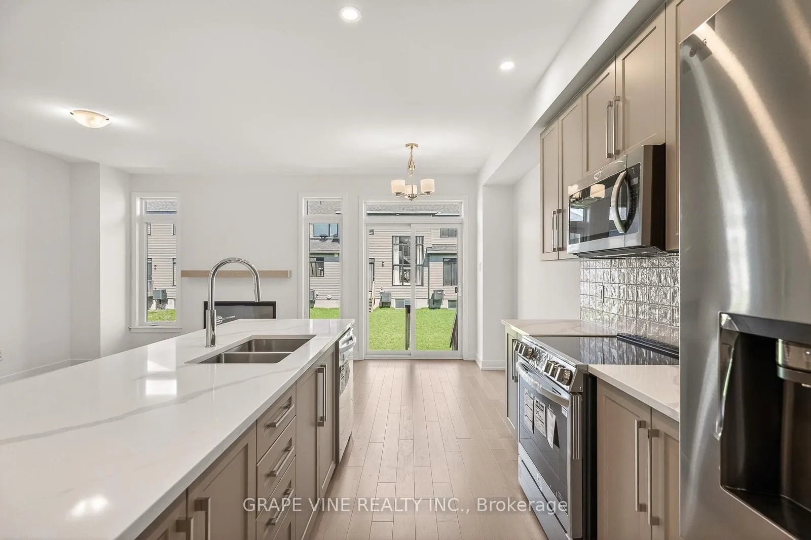 Photo 11 of 93 San Felice Circle, Ottawa, Kanata - Emerald Meadows/Trailwest — HOMEH
