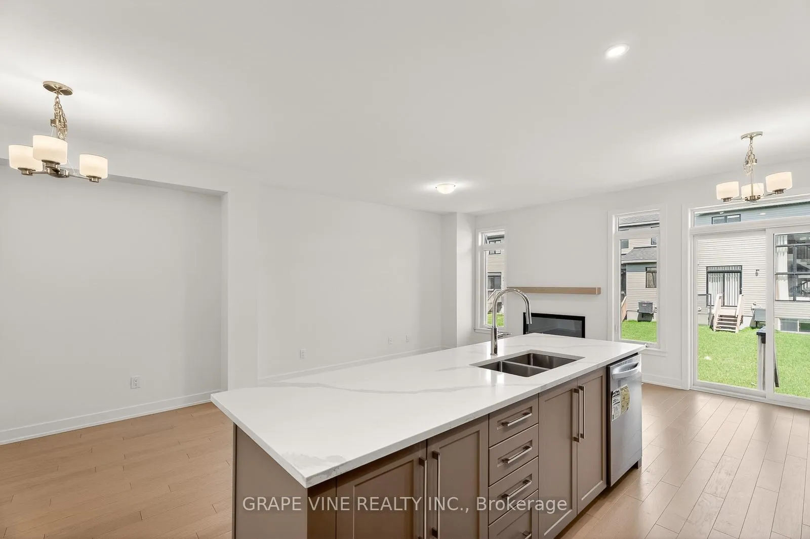 Photo 12 of 93 San Felice Circle, Ottawa, Kanata - Emerald Meadows/Trailwest — HOMEH