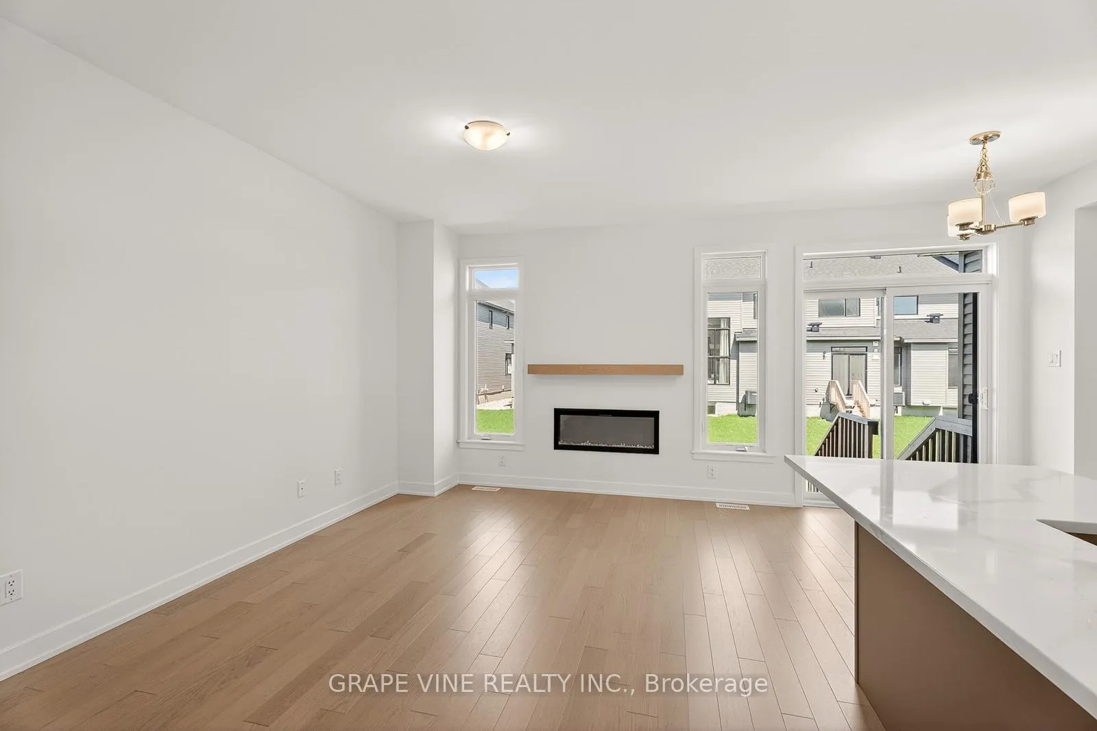 Photo 14 of 93 San Felice Circle, Ottawa, Kanata - Emerald Meadows/Trailwest — HOMEH